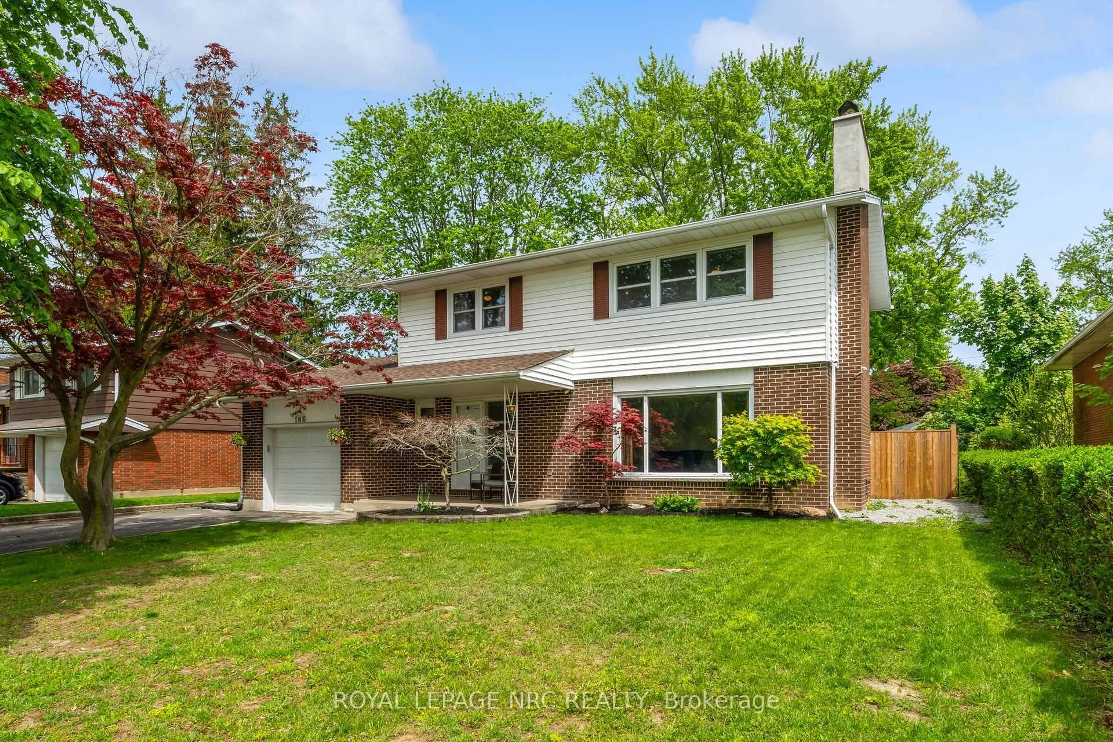 Home with vinyl exterior material, street for 186 Willson Rd, Welland Ontario L3C 2T6