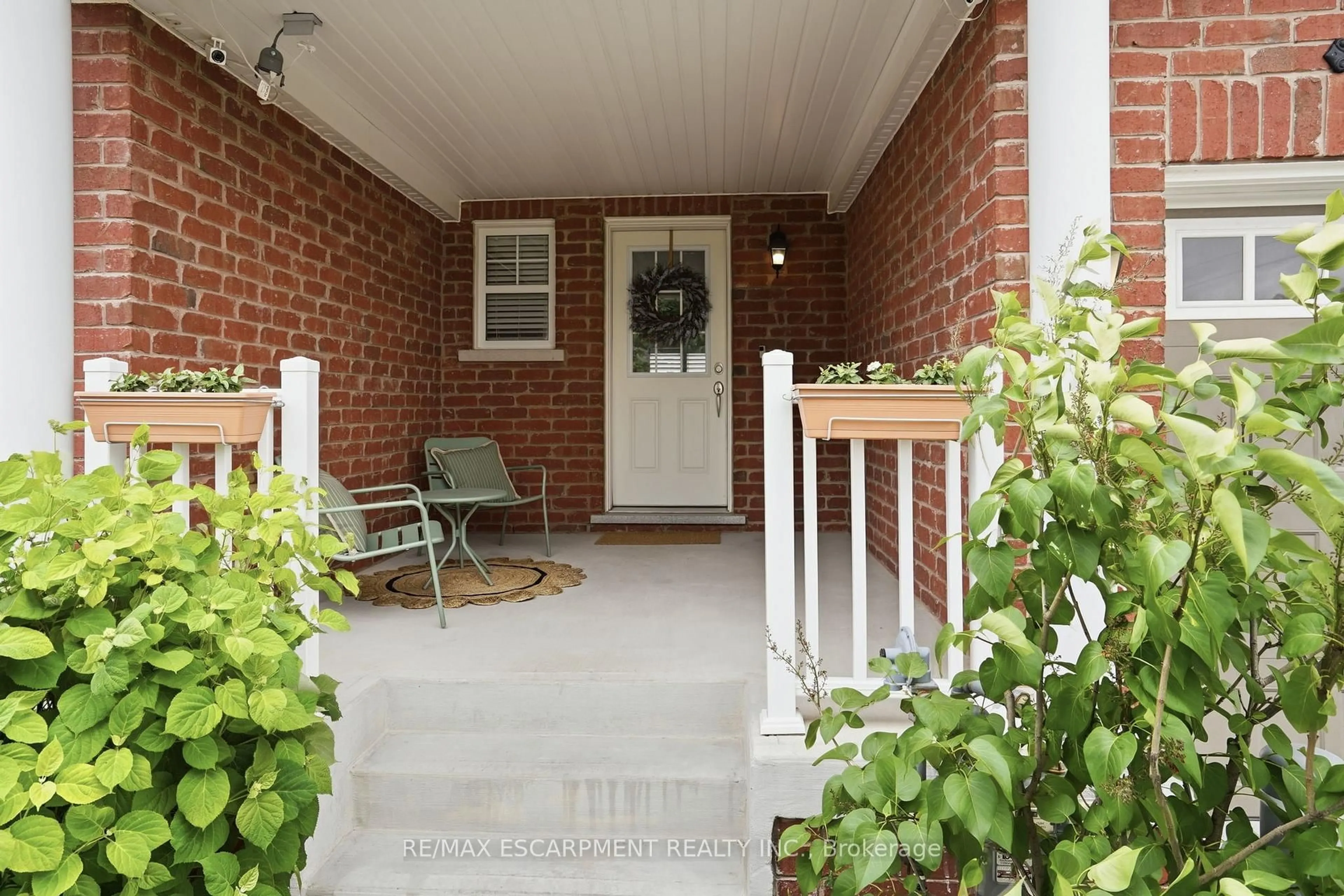 Indoor entryway for 242 Waterbrook Lane, Kitchener Ontario N2P 0H7