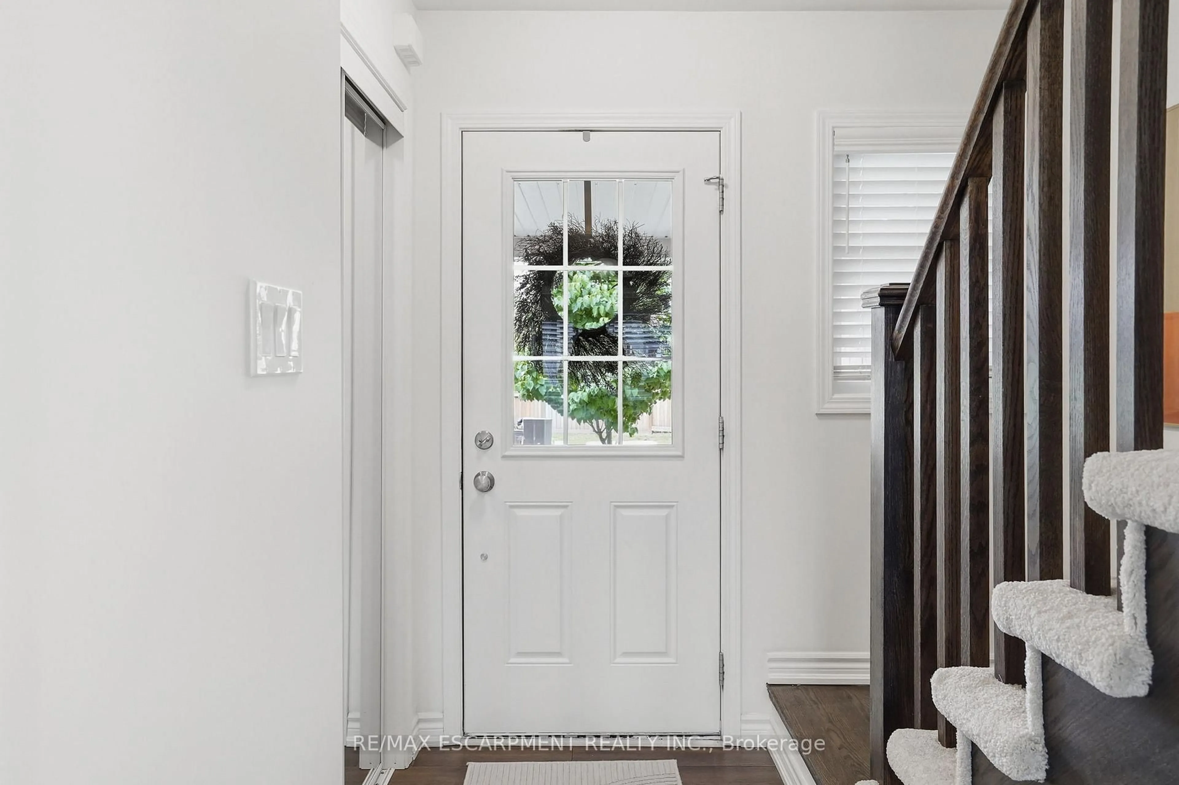 Indoor entryway for 242 Waterbrook Lane, Kitchener Ontario N2P 0H7