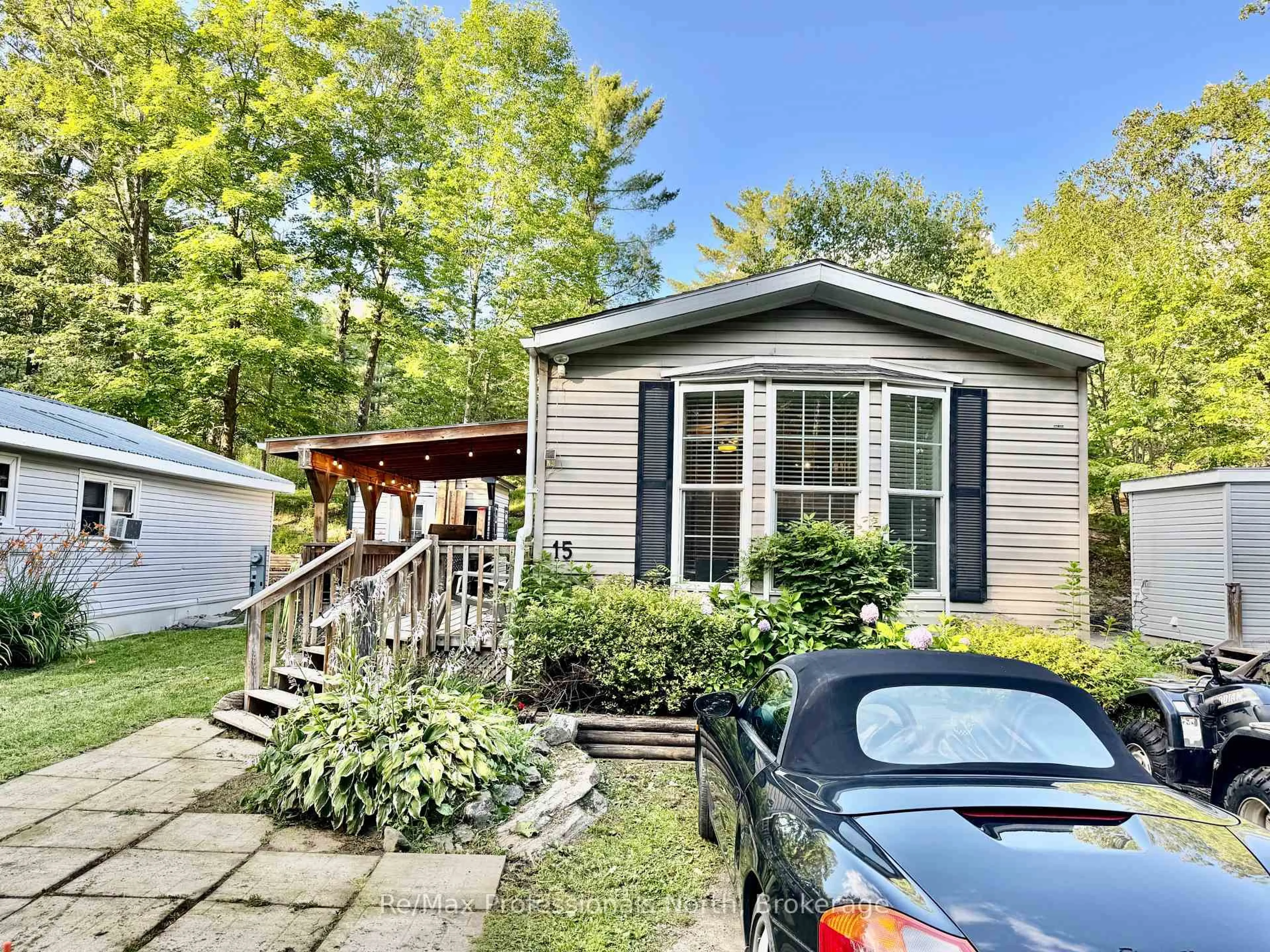 Home with vinyl exterior material, street for 1007 RACOON Rd #15, Gravenhurst Ontario P1P 1R1