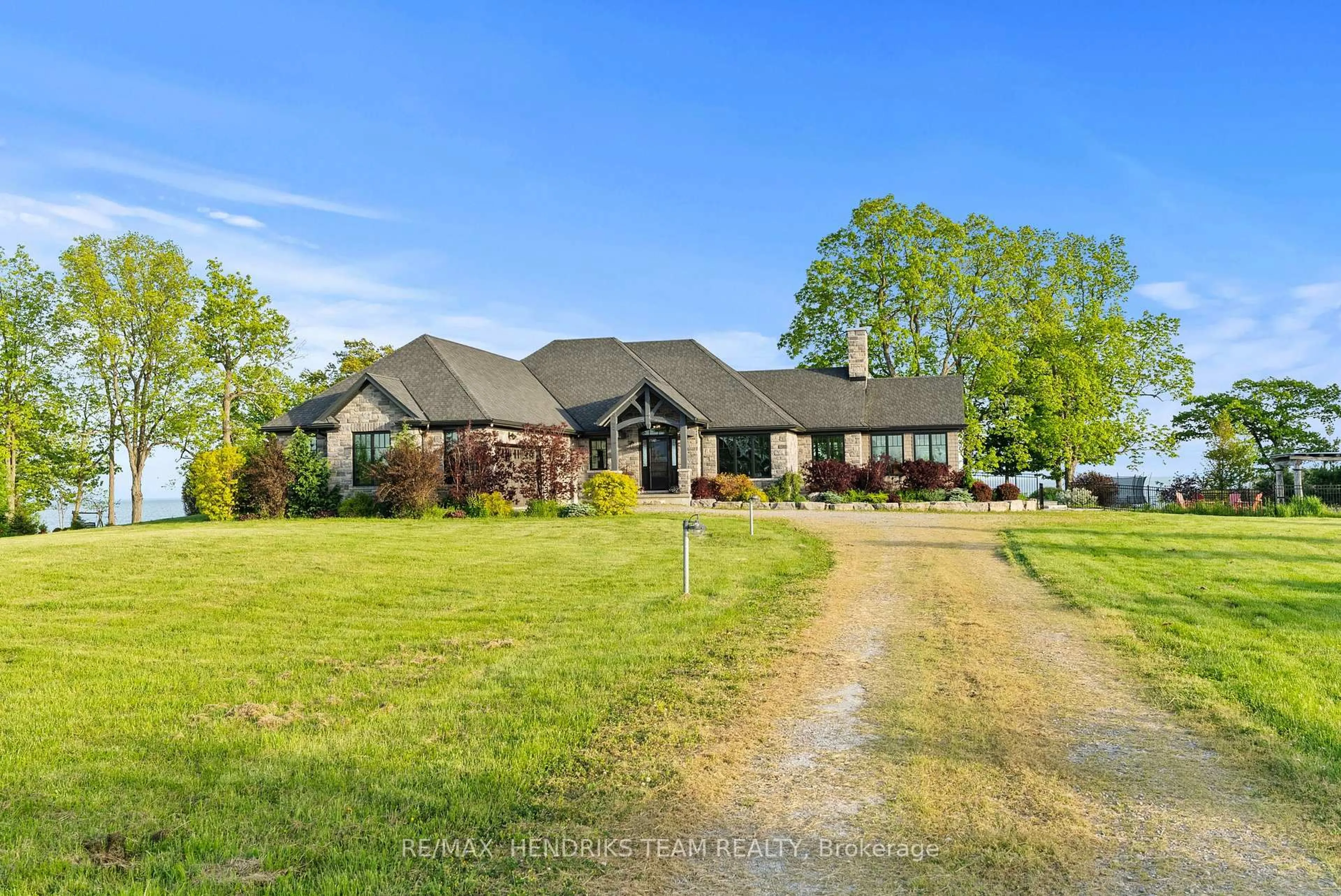 A pic from outside/outdoor area/front of a property/back of a property/a pic from drone, unknown for 515 Sandy Bay Rd, Haldimand Ontario N1A 2W6
