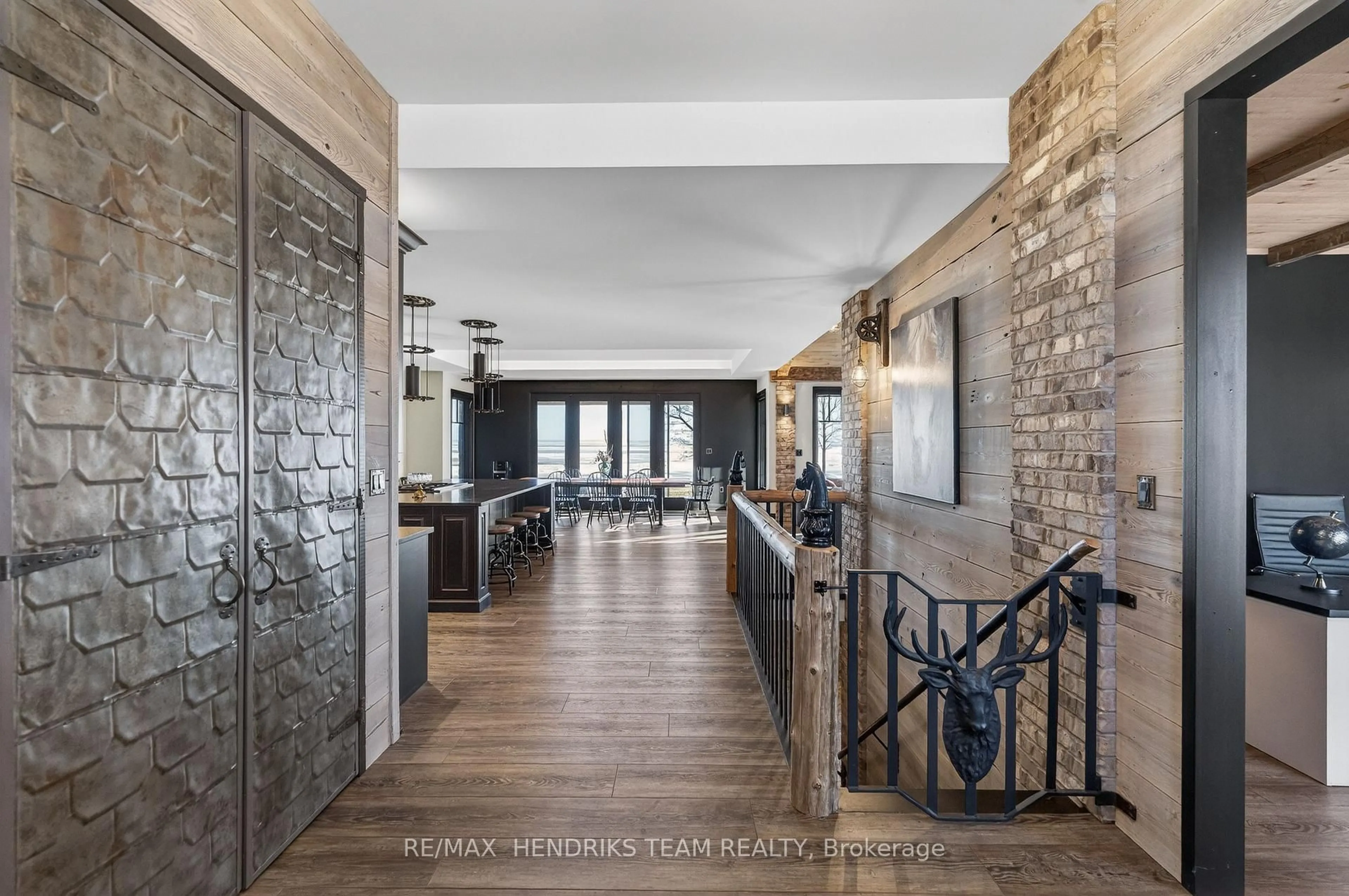 Indoor entryway for 515 Sandy Bay Rd, Haldimand Ontario N1A 2W6