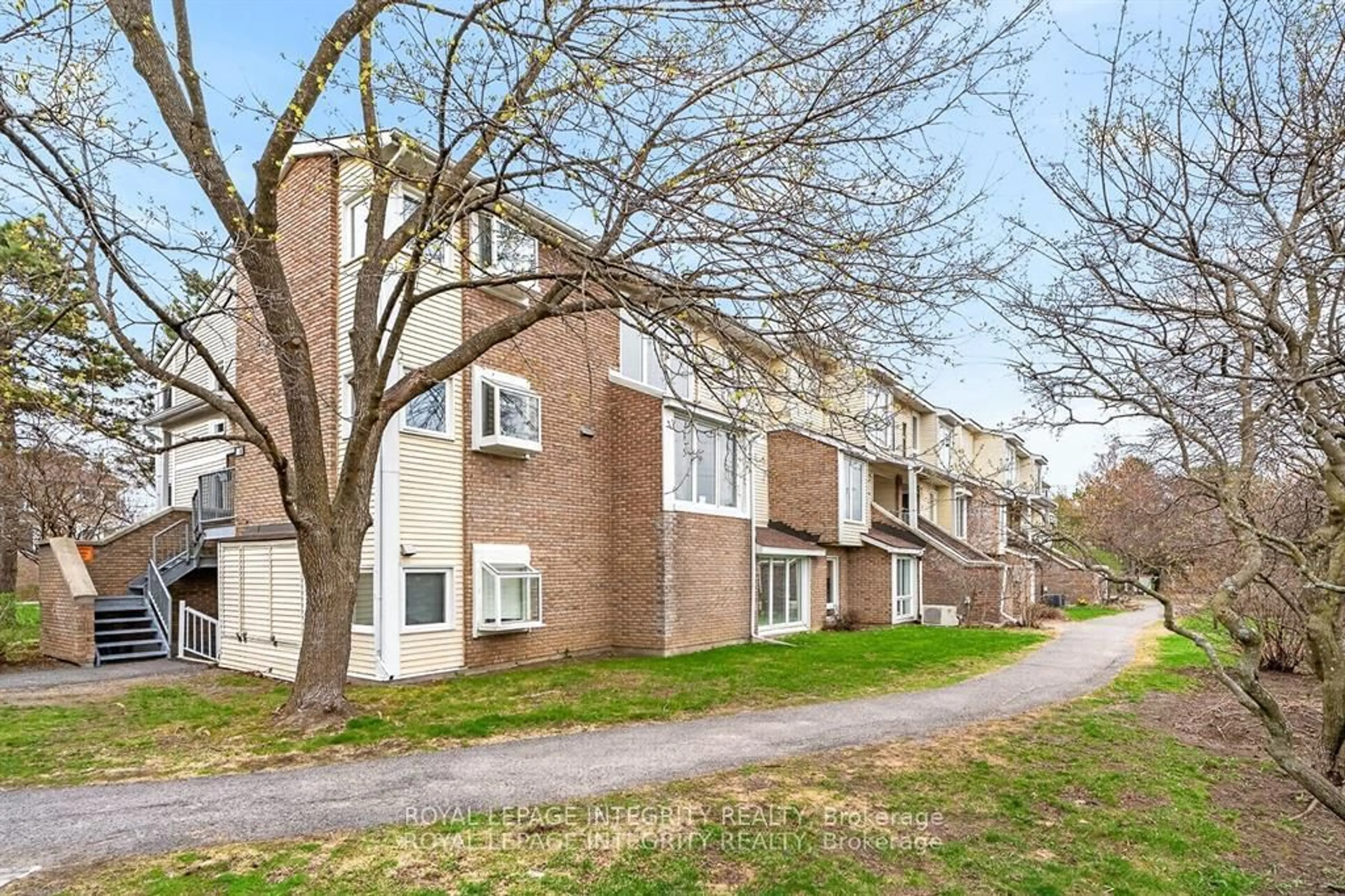 Patio, unknown for 207 Woodfield Dr #A, Ottawa Ontario K2G 4P2
