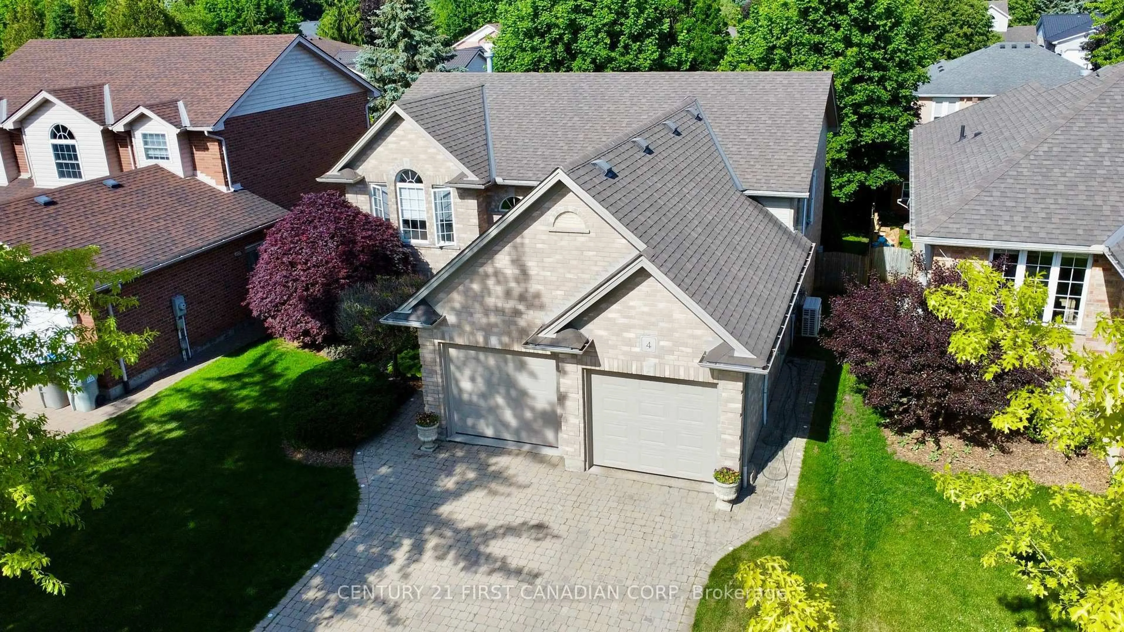 A pic from outside/outdoor area/front of a property/back of a property/a pic from drone, street for 4 Oakwood Crt, St. Marys Ontario N4X 1B3