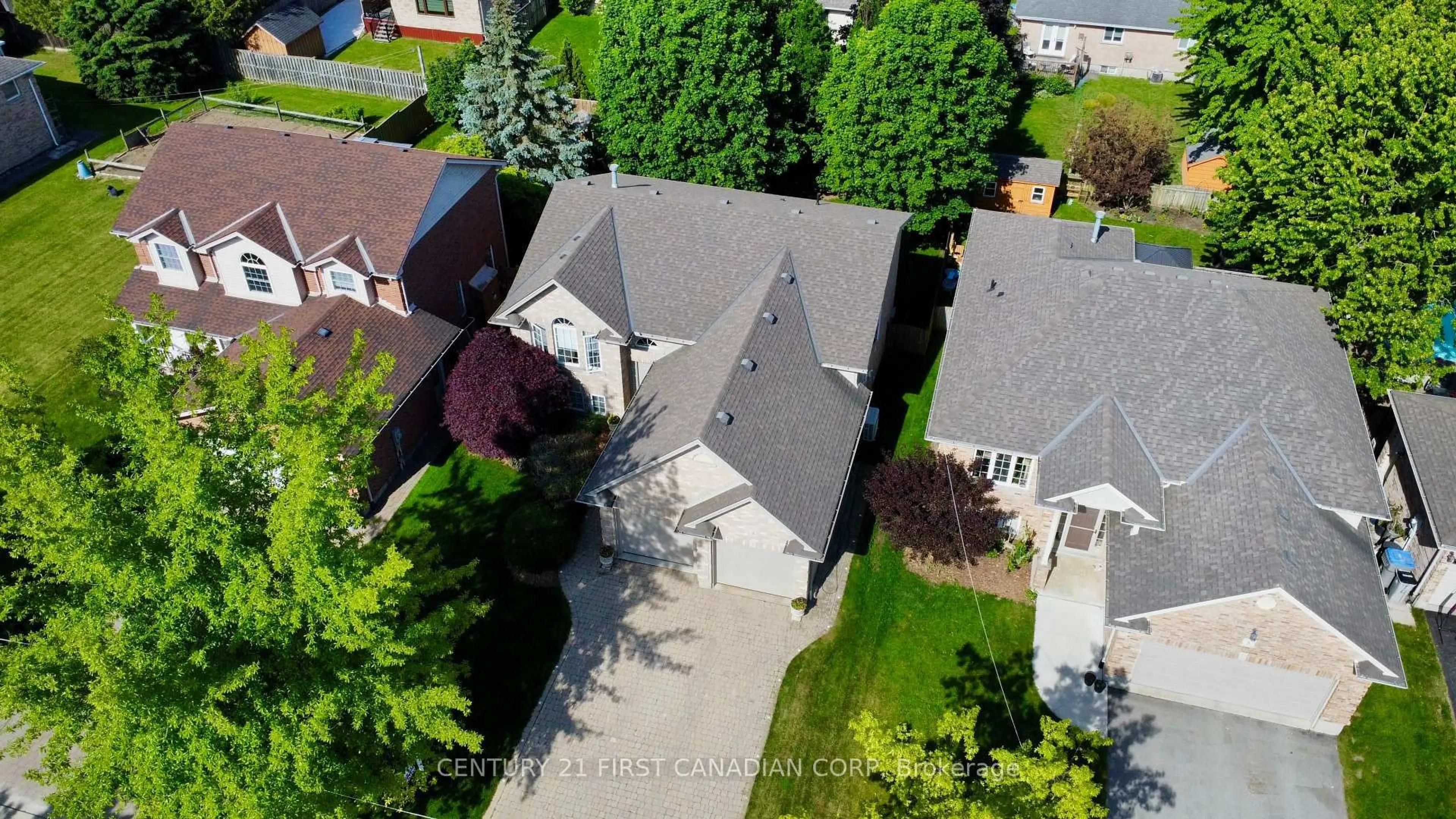 A pic from outside/outdoor area/front of a property/back of a property/a pic from drone, street for 4 Oakwood Crt, St. Marys Ontario N4X 1B3