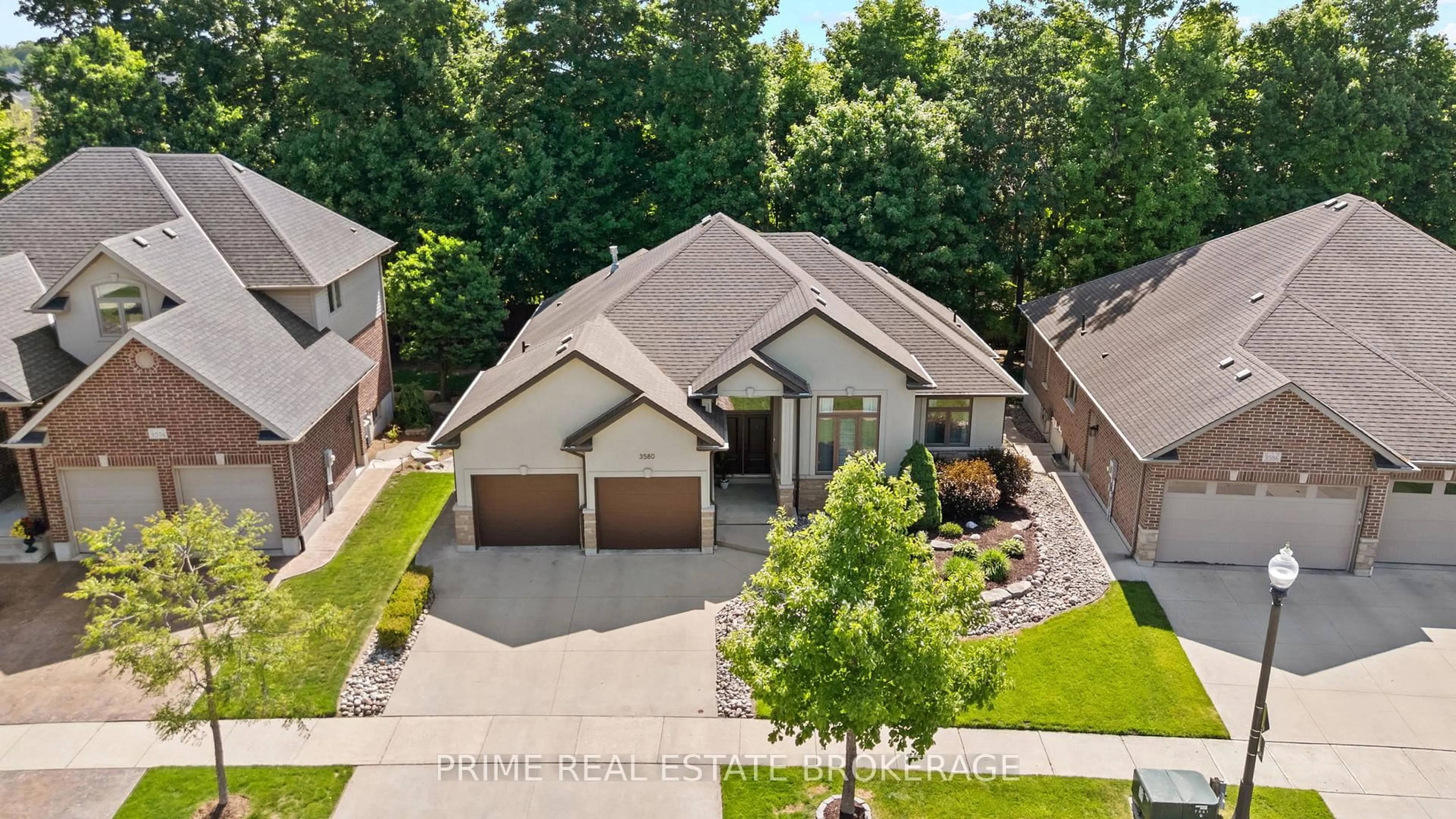 A pic from outside/outdoor area/front of a property/back of a property/a pic from drone, street for 3580 Settlement Tr, London South Ontario N6P 0B1