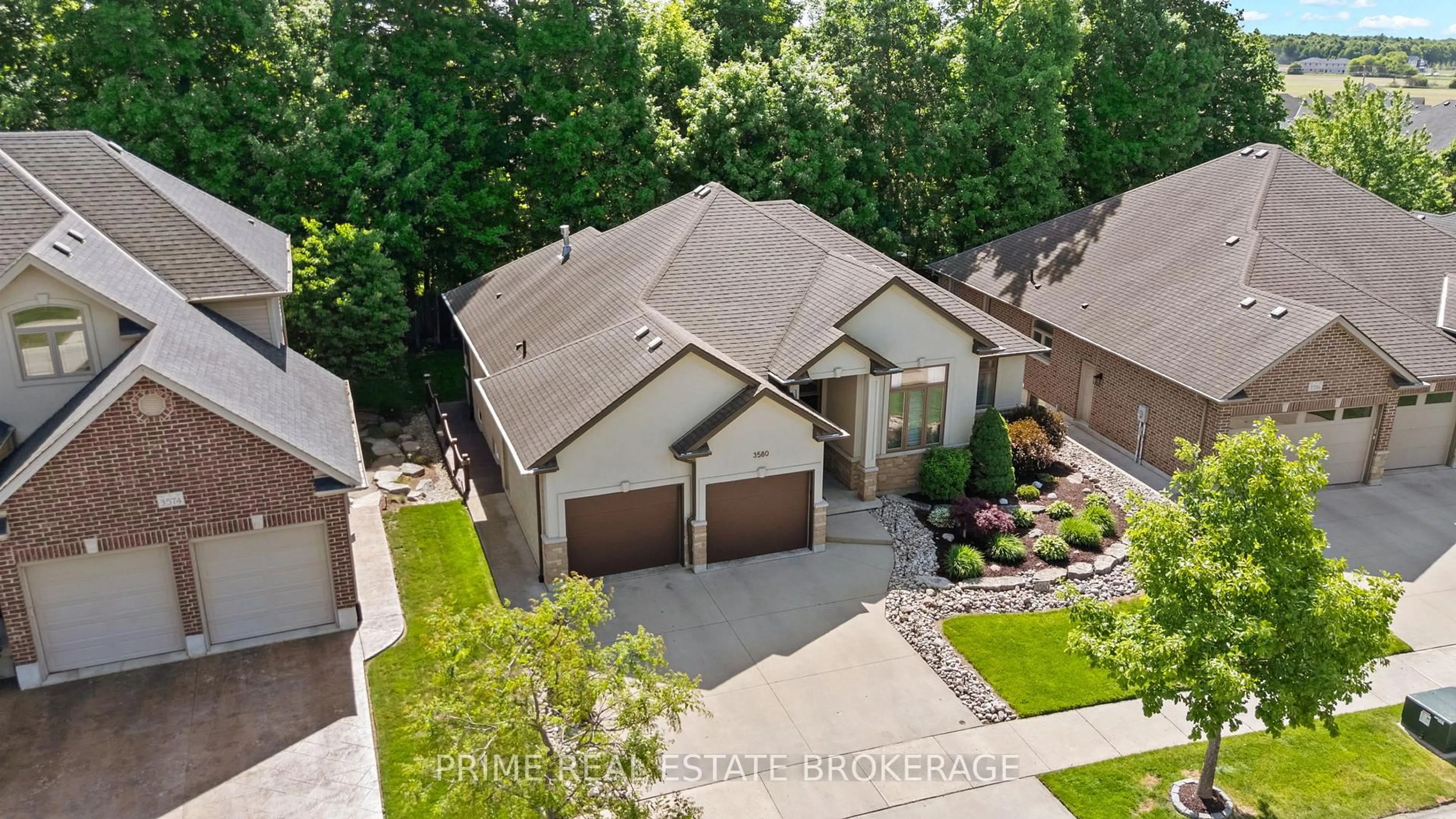 A pic from outside/outdoor area/front of a property/back of a property/a pic from drone, street for 3580 Settlement Tr, London South Ontario N6P 0B1
