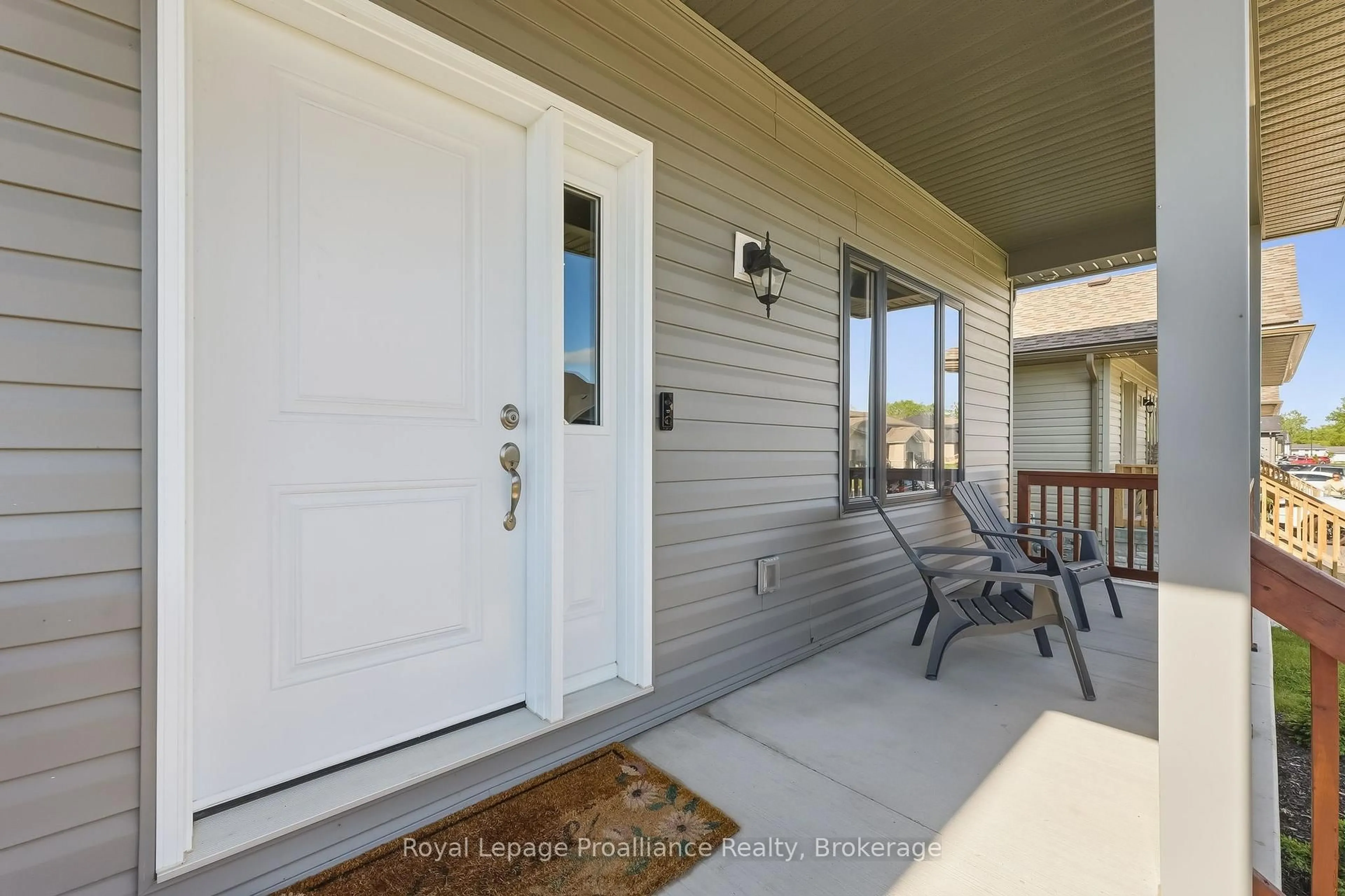 Indoor entryway for 33 Rabbit Rd, Brighton Ontario K0K 1H0