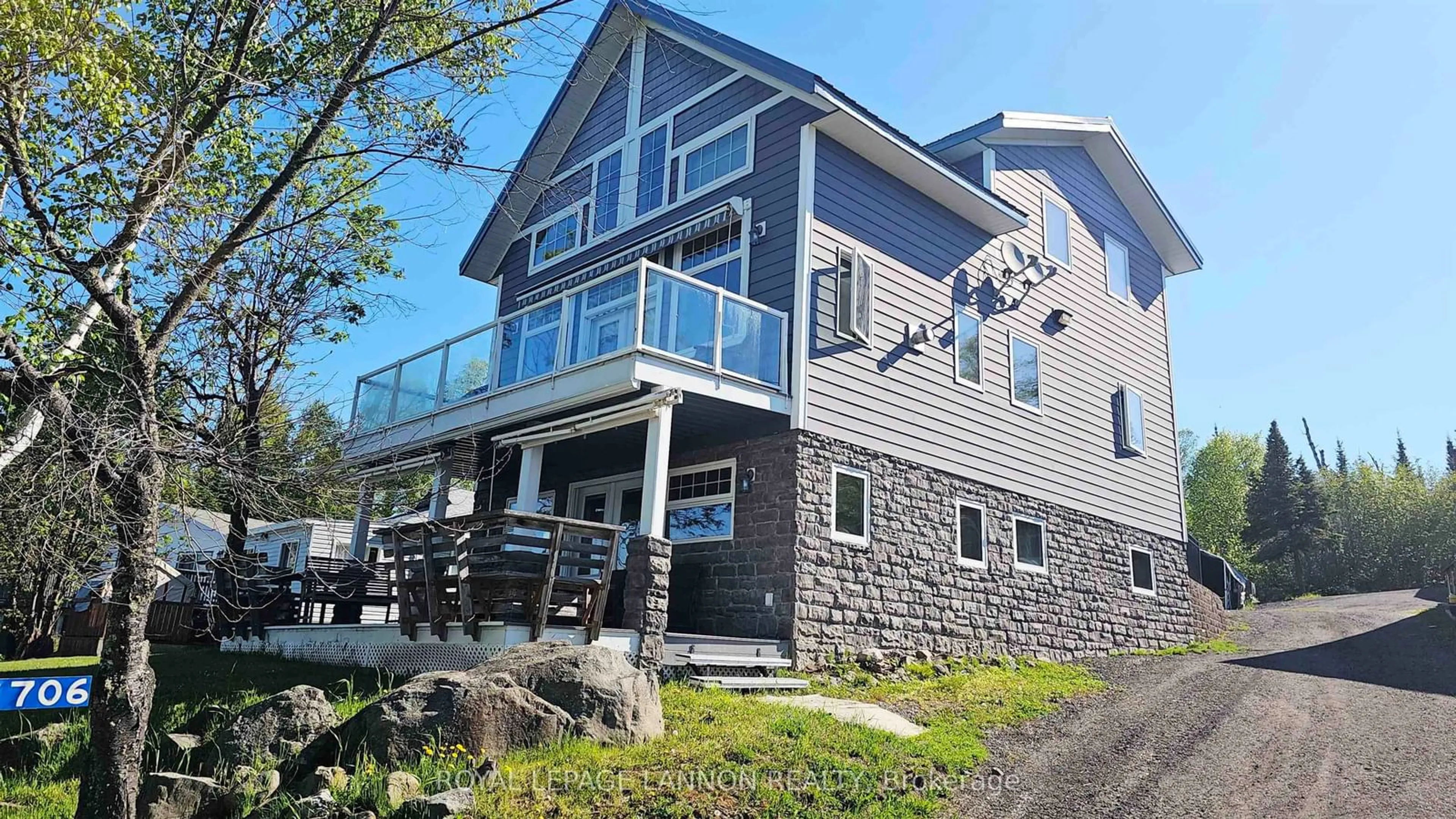 Home with vinyl exterior material, water/lake/river/ocean view for 706 East Green Bay Rd, Shuniah Ontario P7A 0H5