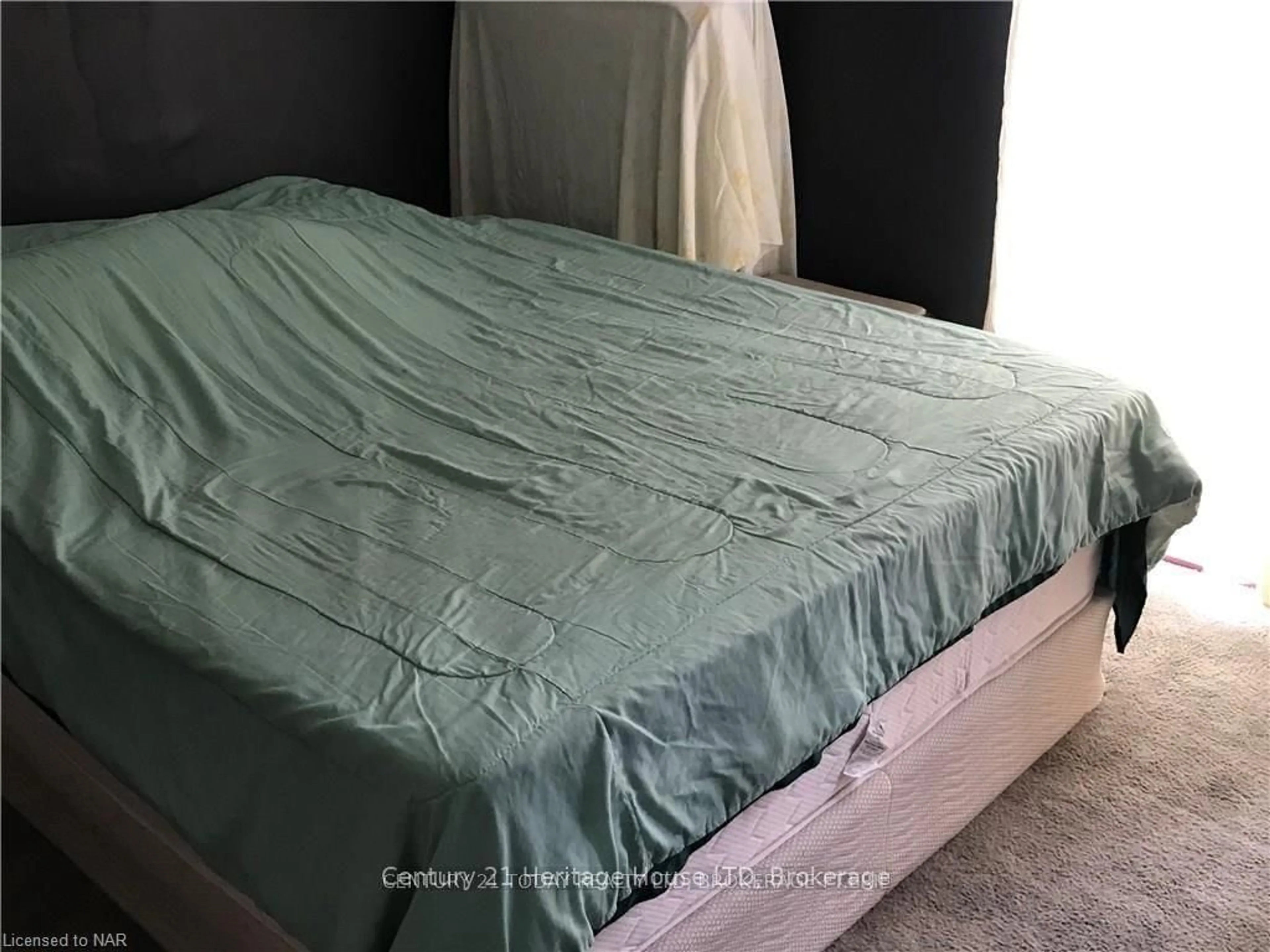 Bedroom with bed, unknown for 53 Princess St, Fort Erie Ontario L2A 1V8