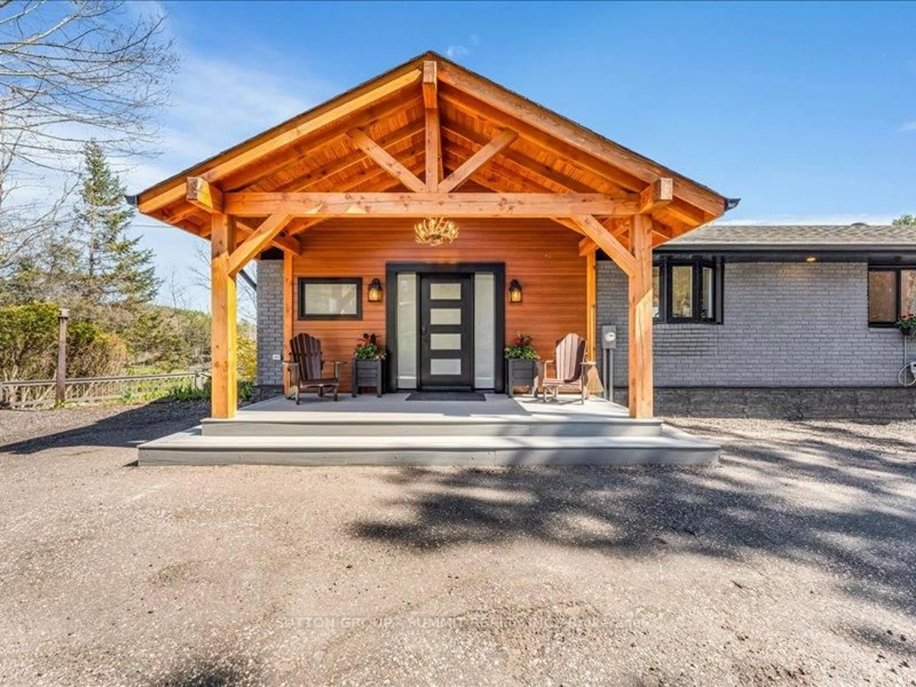 Indoor entryway for 1 WINDY Lane, McDougall Ontario P2A 2W9