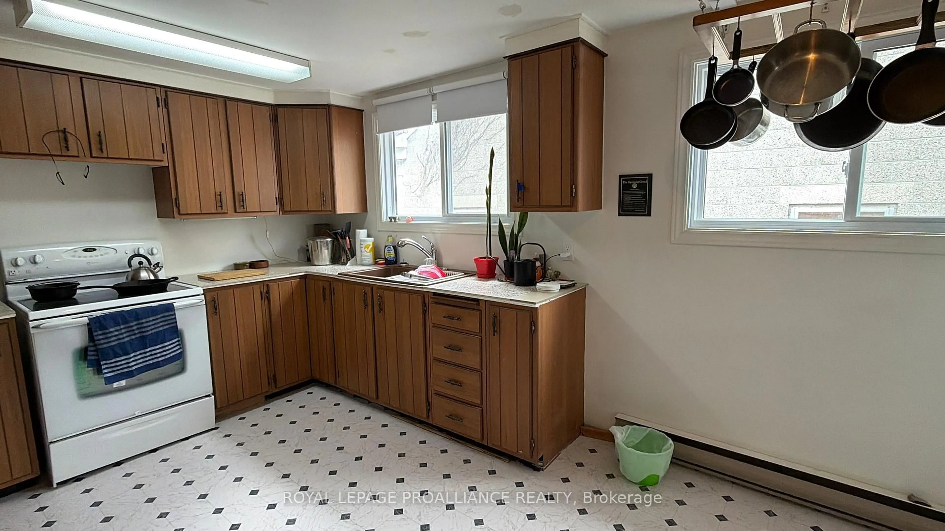 Standard kitchen, unknown for 125 James St, Brockville Ontario K6V 4A3