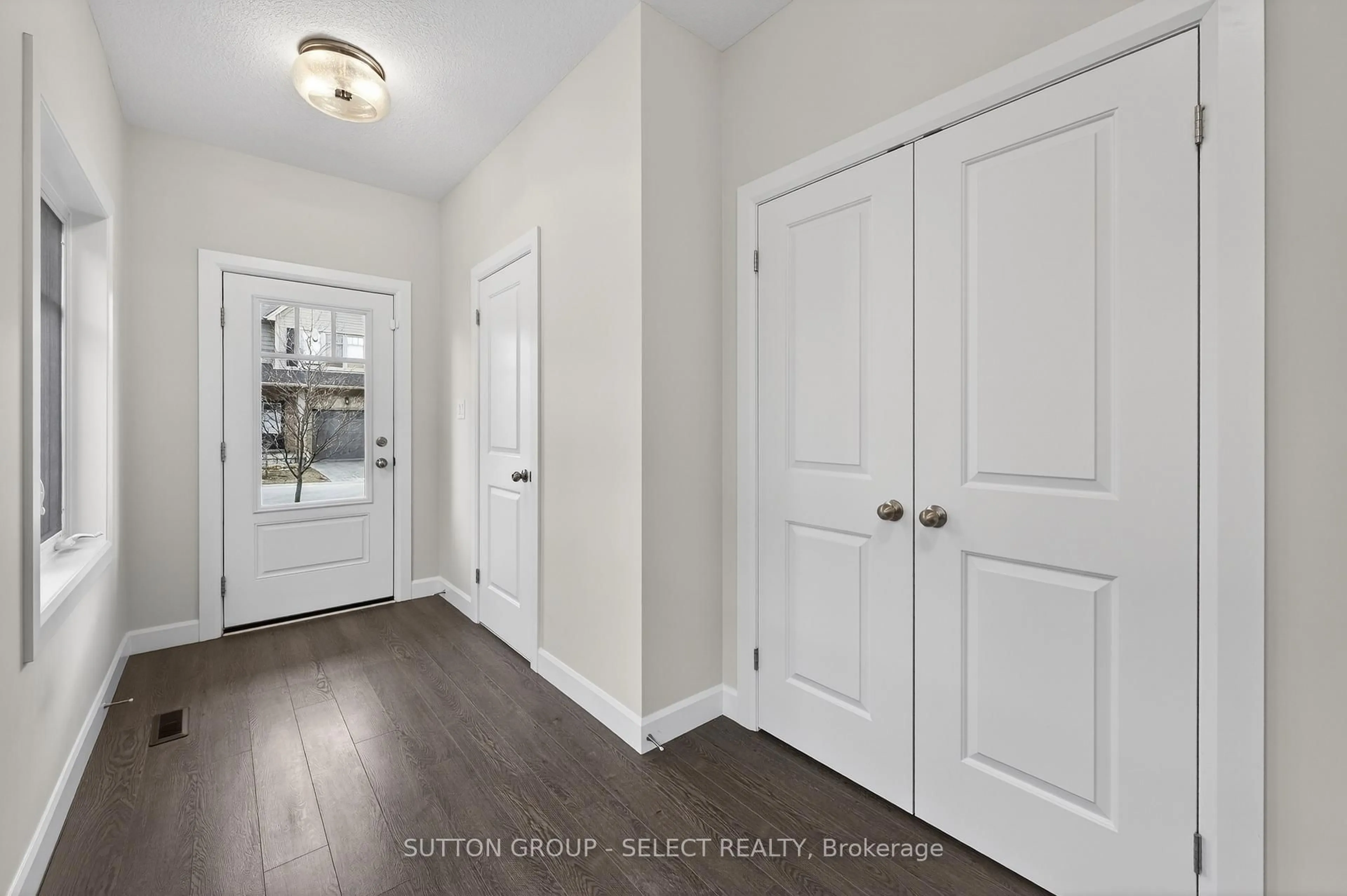 Indoor entryway for 600 Guiness Way #29, London North Ontario N5X 0N4
