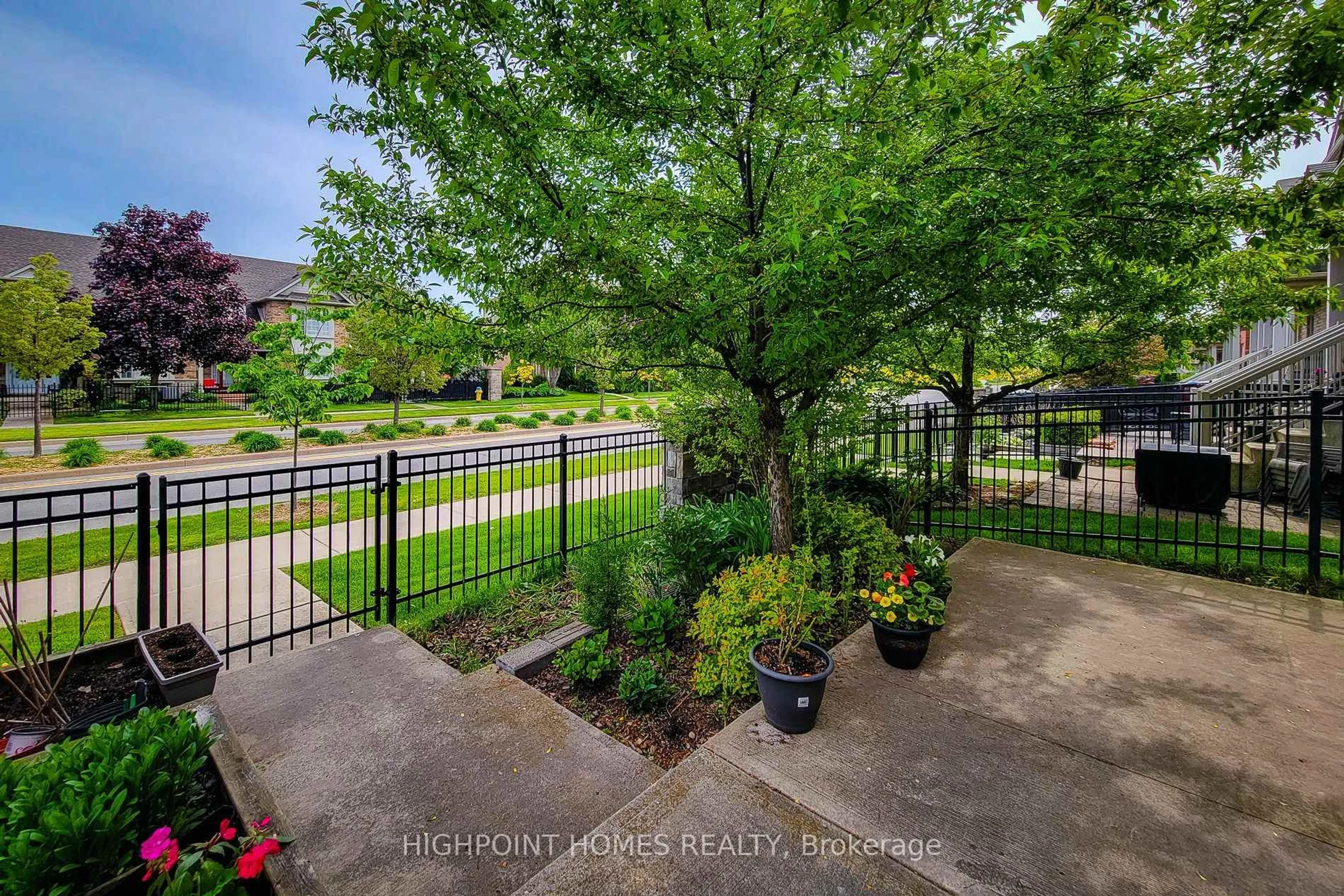 Patio, street for 6 Chestnut Dr #15, Grimsby Ontario L3M 3X8