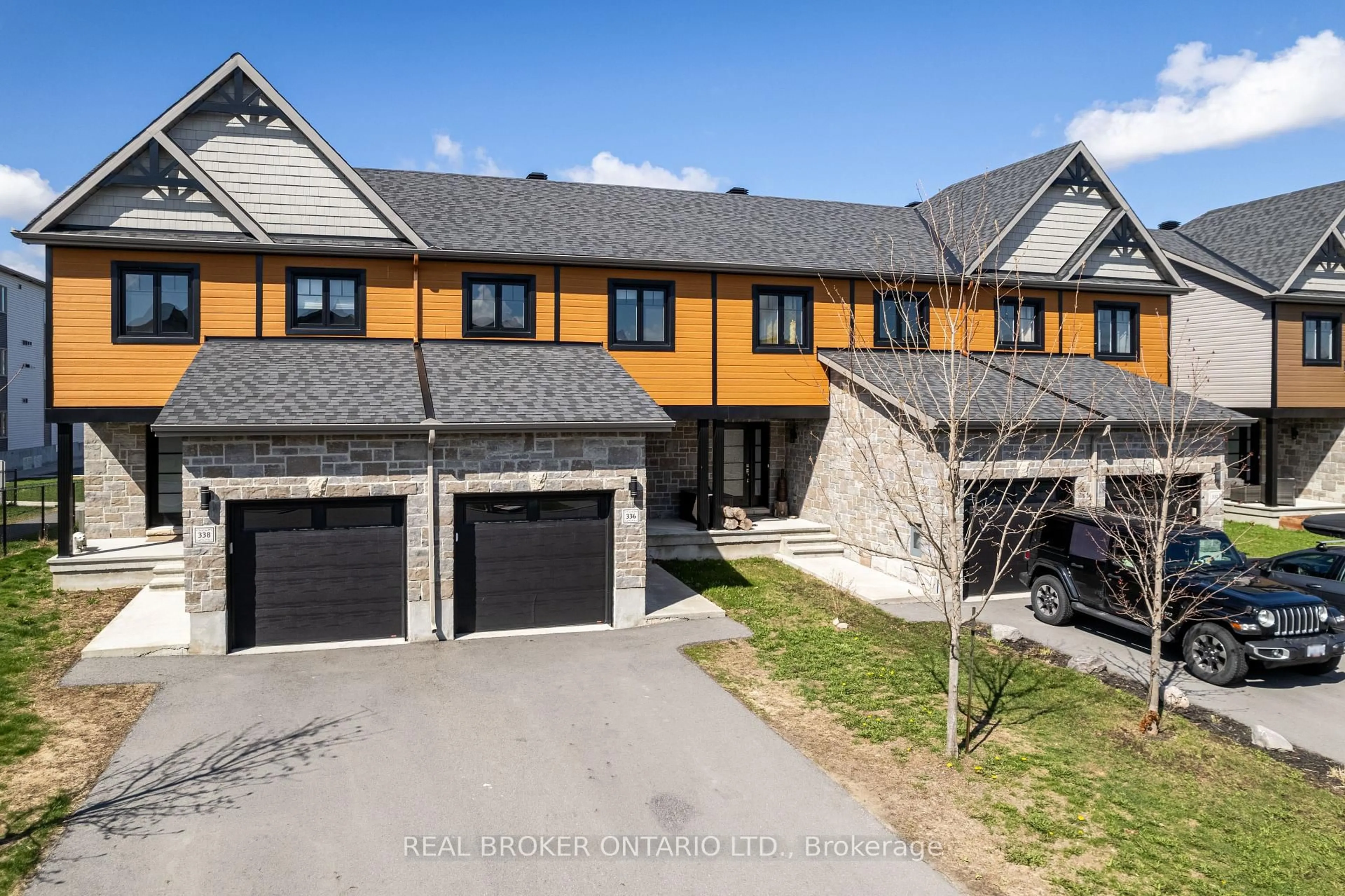 A pic from outside/outdoor area/front of a property/back of a property/a pic from drone, unknown for 336 Twilight Ave, Russell Ontario K4R 0E3