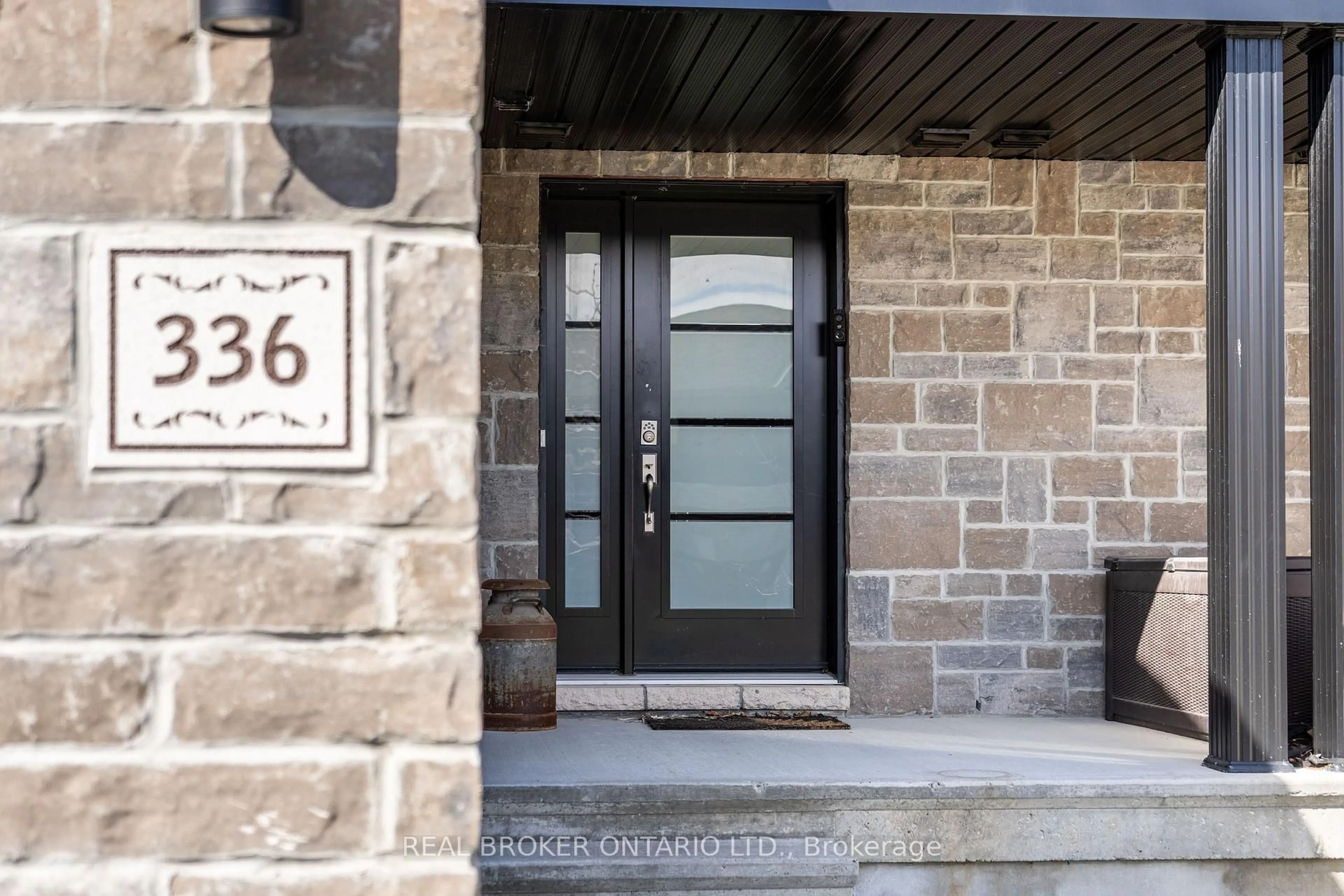 Indoor entryway for 336 Twilight Ave, Russell Ontario K4R 0E3