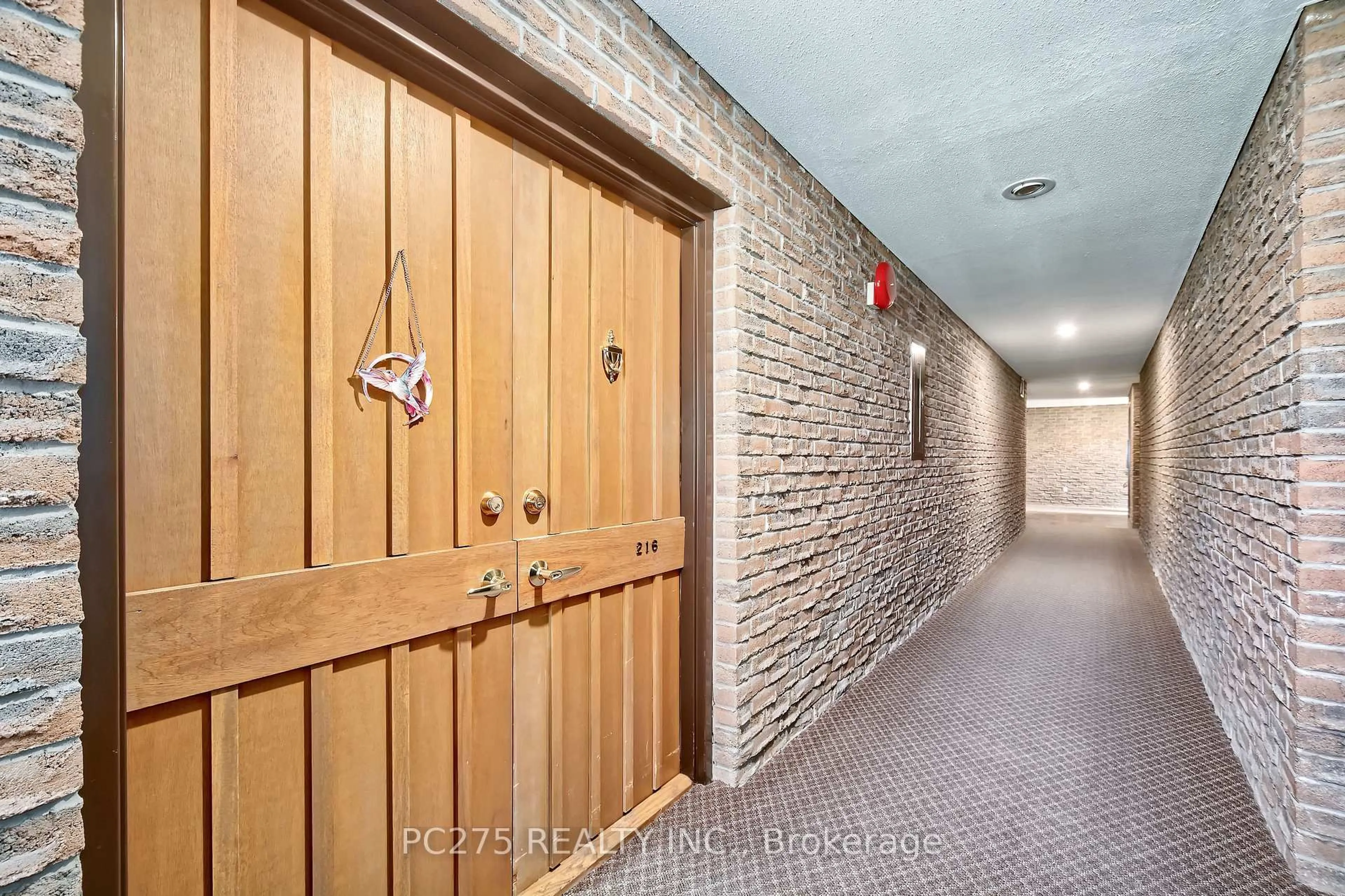 Indoor foyer for 300 Everglade Cres #216, London North Ontario N6H 4P8