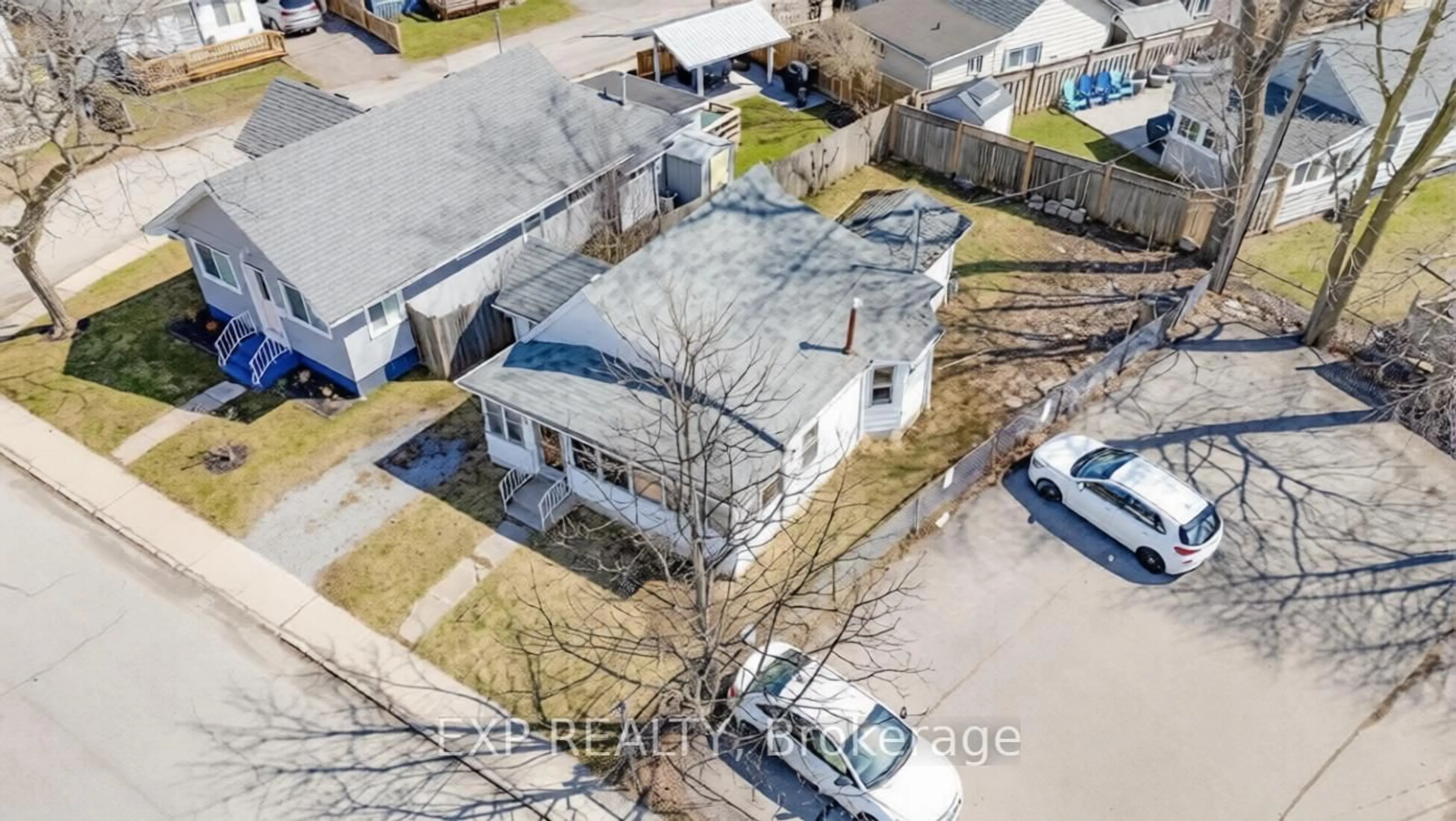 A pic from outside/outdoor area/front of a property/back of a property/a pic from drone, street for 324 Derby Rd, Fort Erie Ontario L0S 1B0