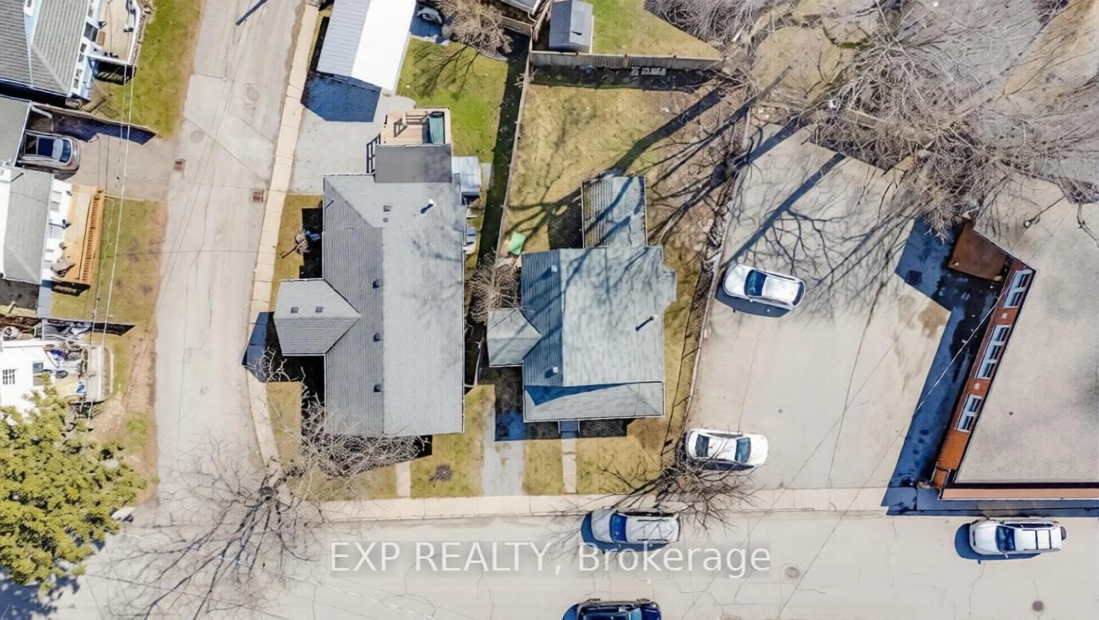 A pic from outside/outdoor area/front of a property/back of a property/a pic from drone, street for 324 Derby Rd, Fort Erie Ontario L0S 1B0