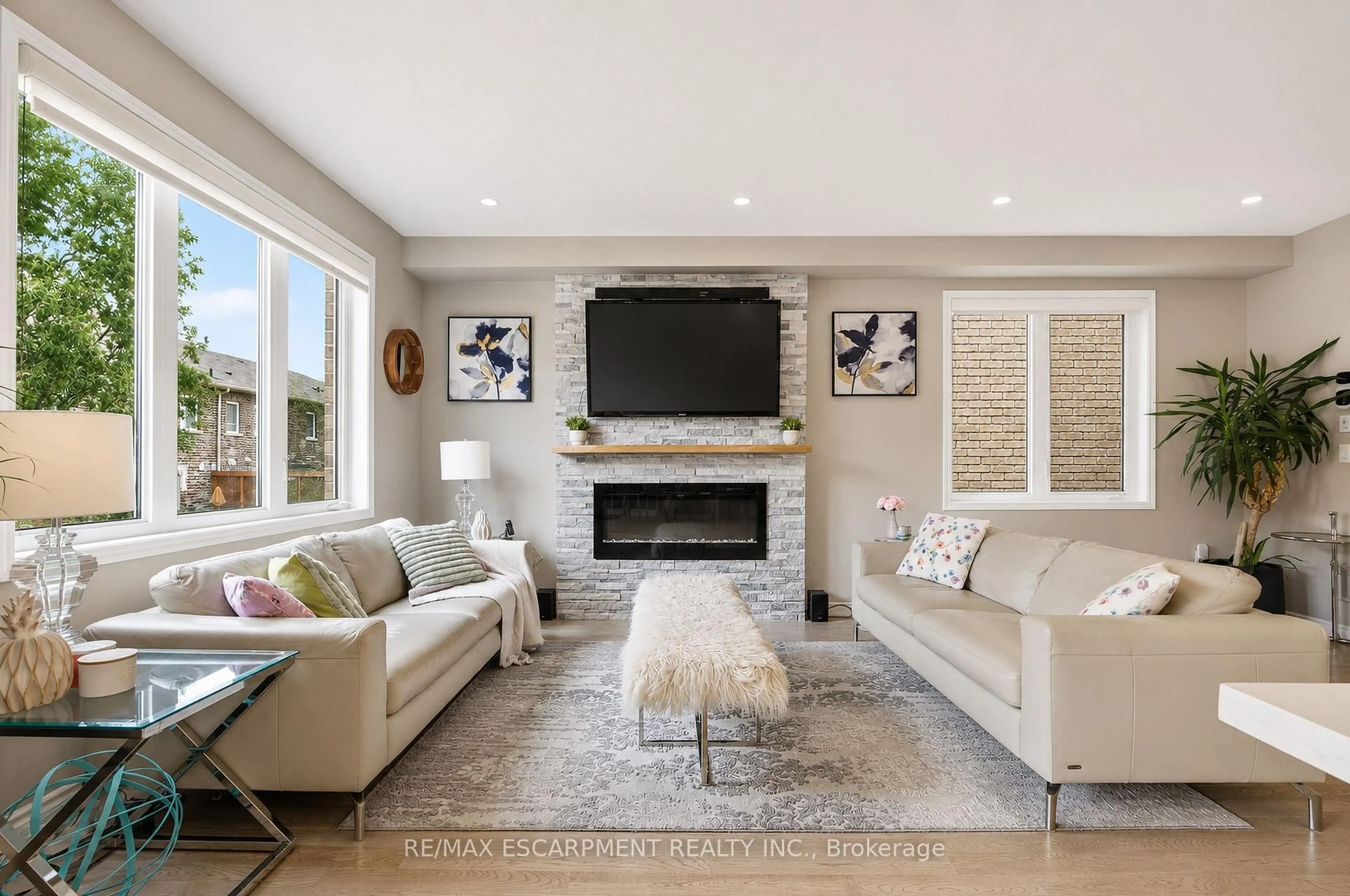 Living room with furniture, unknown for 44 Stillwater Cres, Hamilton Ontario L0R 2H8