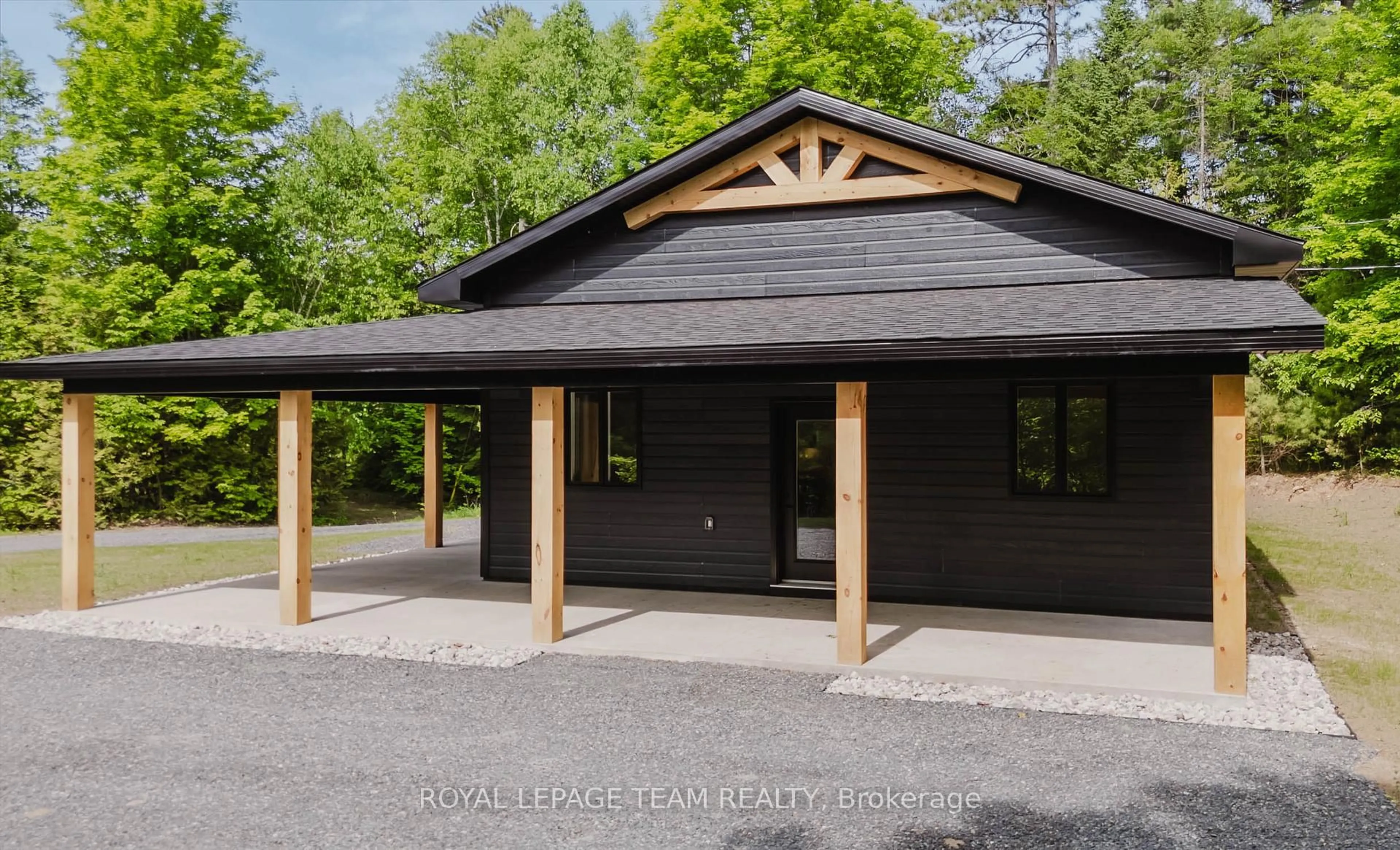 Indoor garage for 104 Fire Hall Cres, Lanark Ontario K0G 1K0