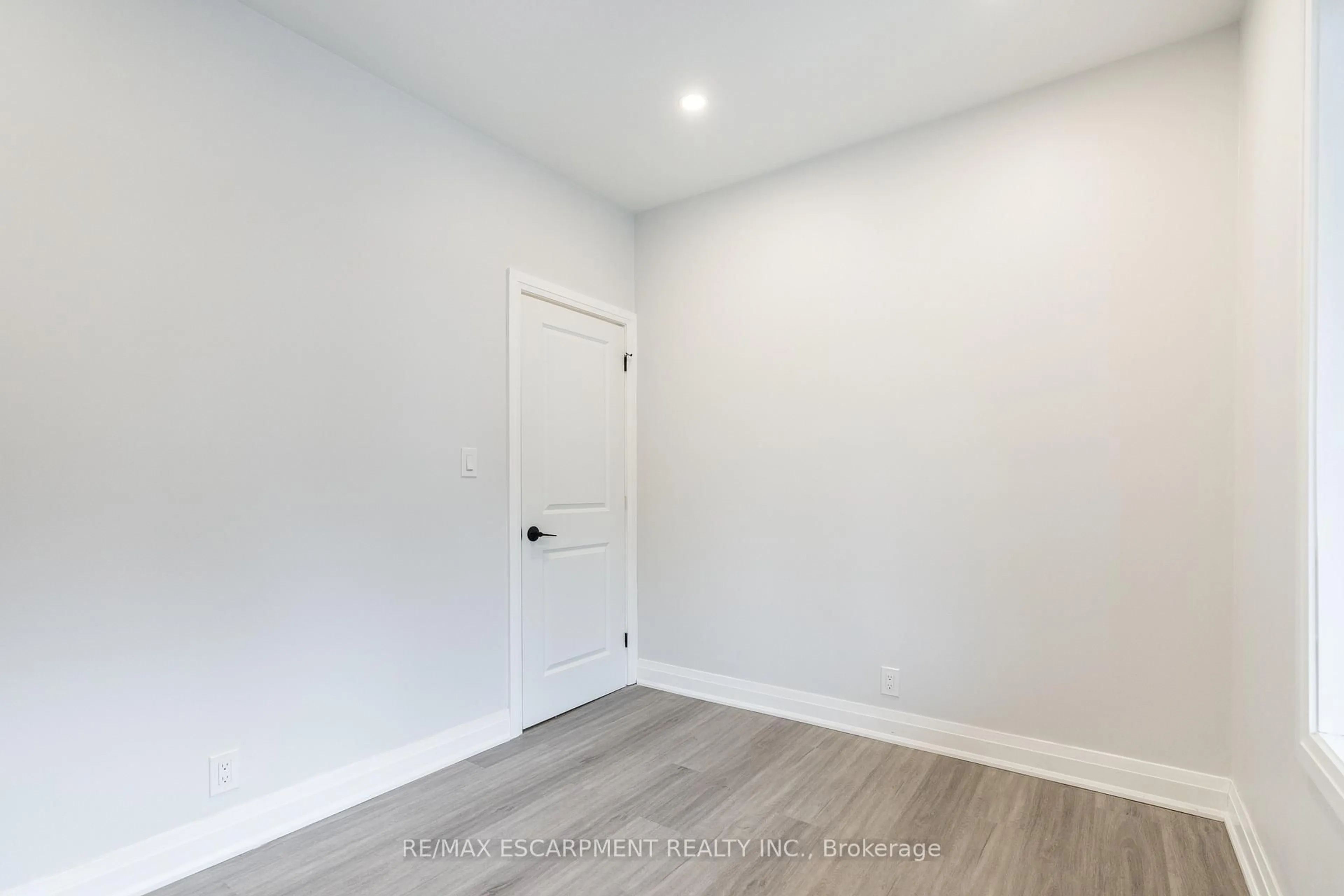 A pic of a room for 536 Cannon St, Hamilton Ontario L8L 2E9