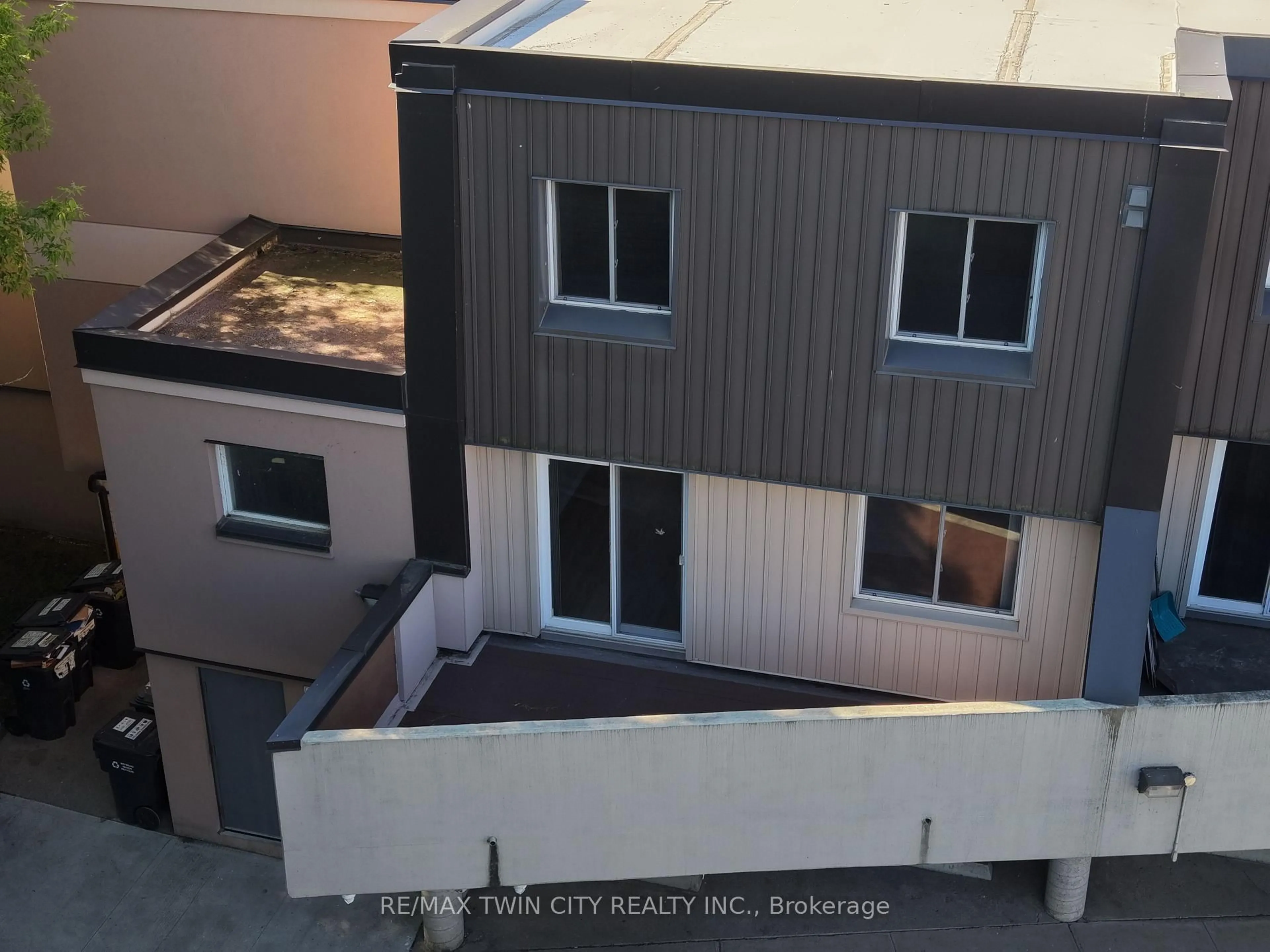 A pic from outside/outdoor area/front of a property/back of a property/a pic from drone, city buildings view from balcony for 40 Tannery St #265, Cambridge Ontario N3C 2B9