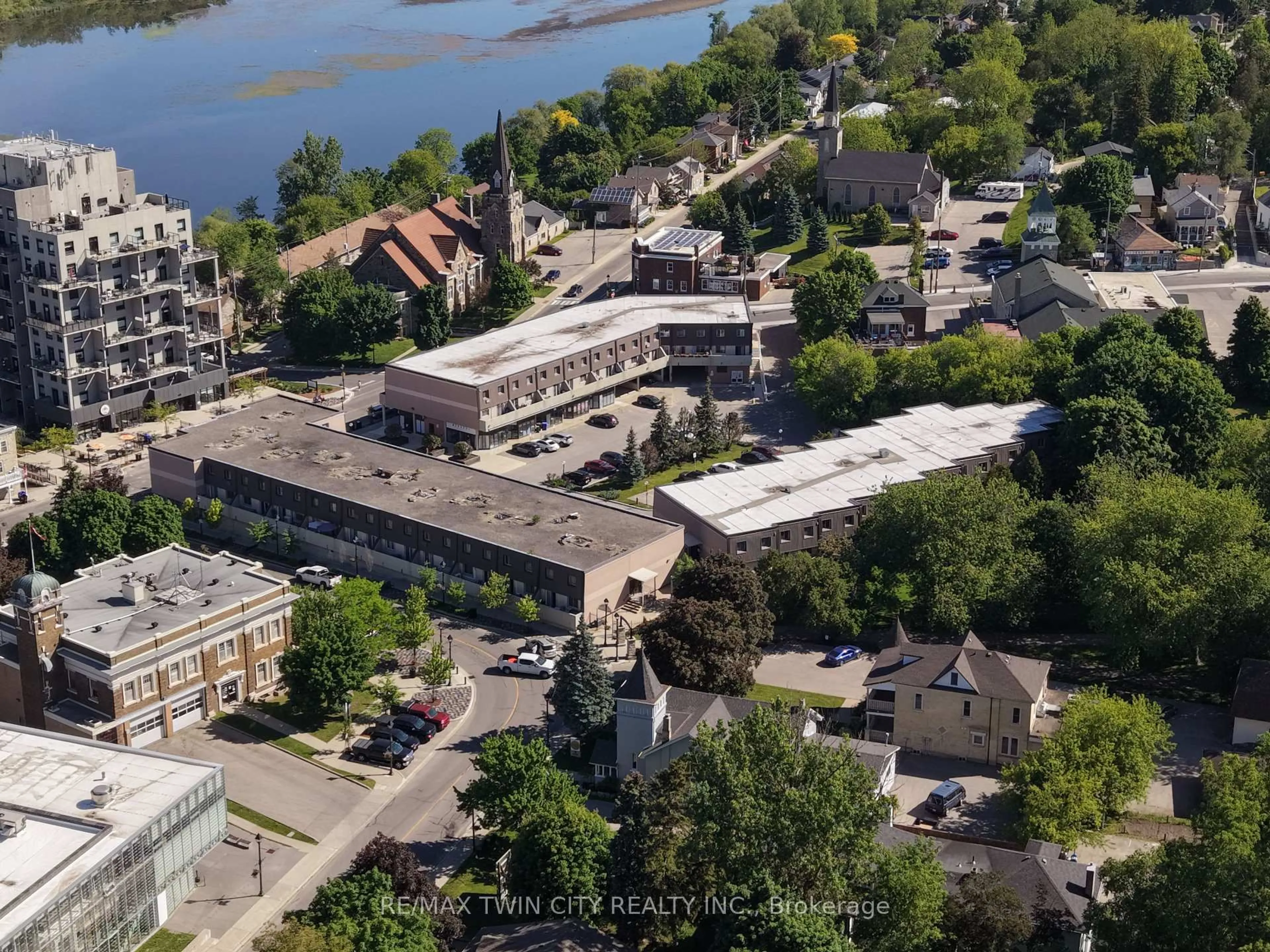 A pic from outside/outdoor area/front of a property/back of a property/a pic from drone, street for 40 Tannery St #265, Cambridge Ontario N3C 2B9