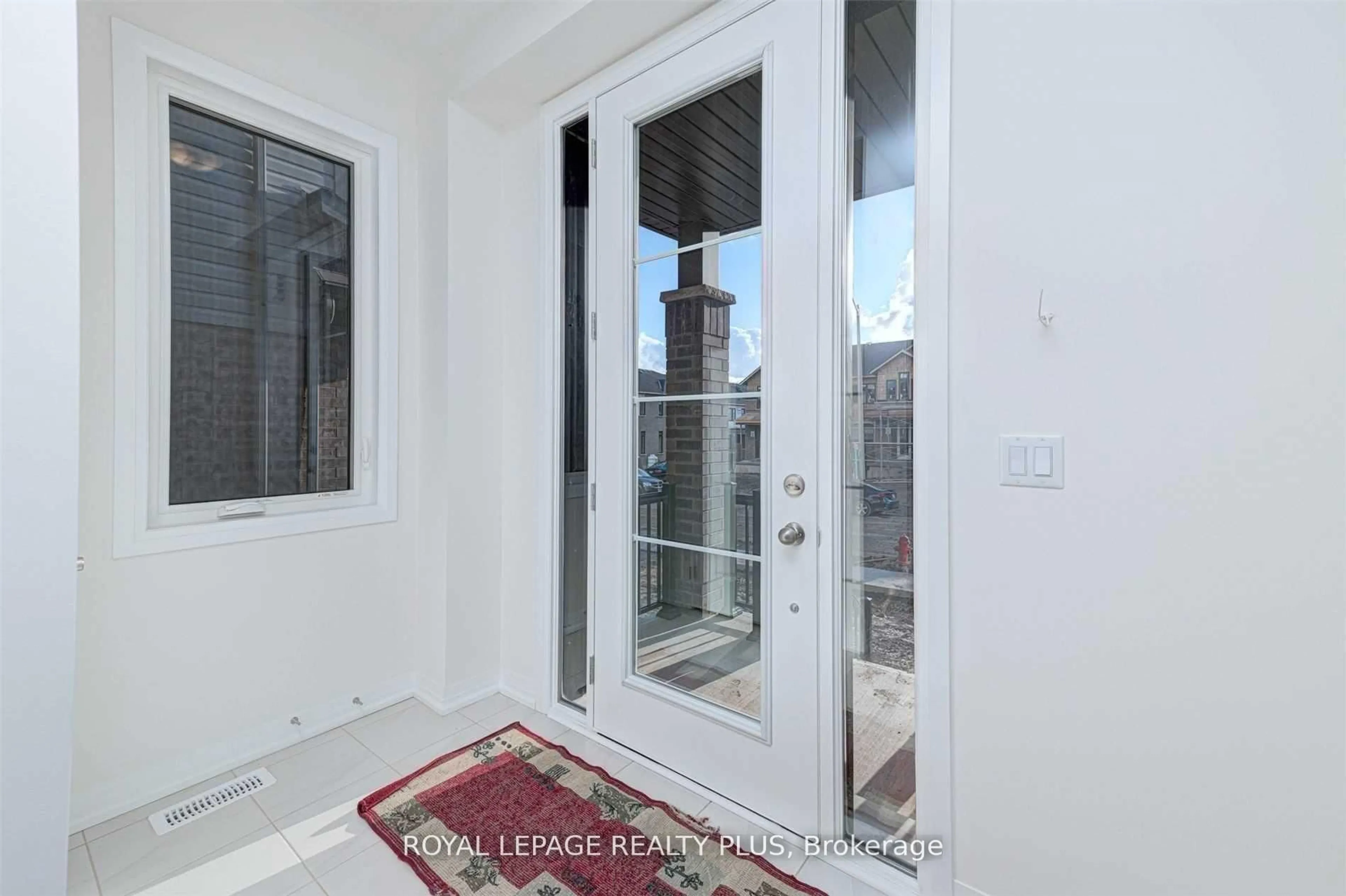 Indoor entryway for 268 Provident Way, Hamilton Ontario L0R 1W0