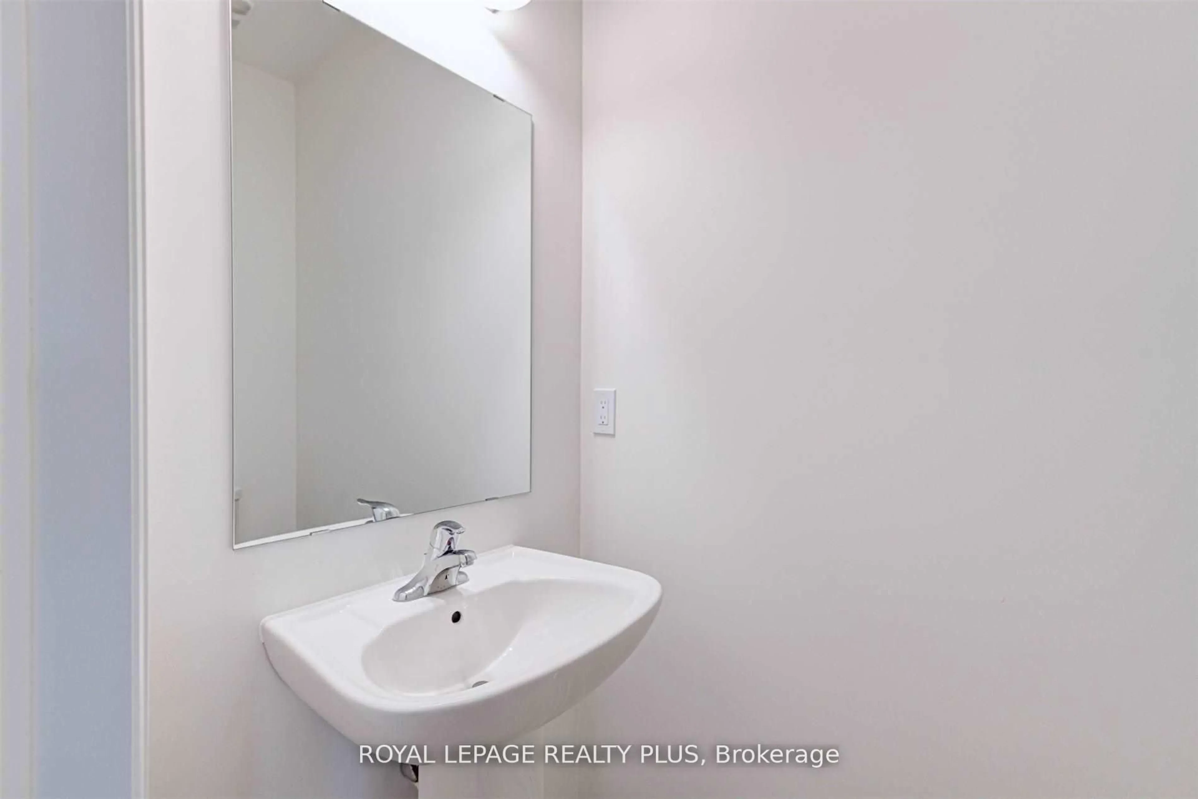 Standard bathroom, unknown for 268 Provident Way, Hamilton Ontario L0R 1W0