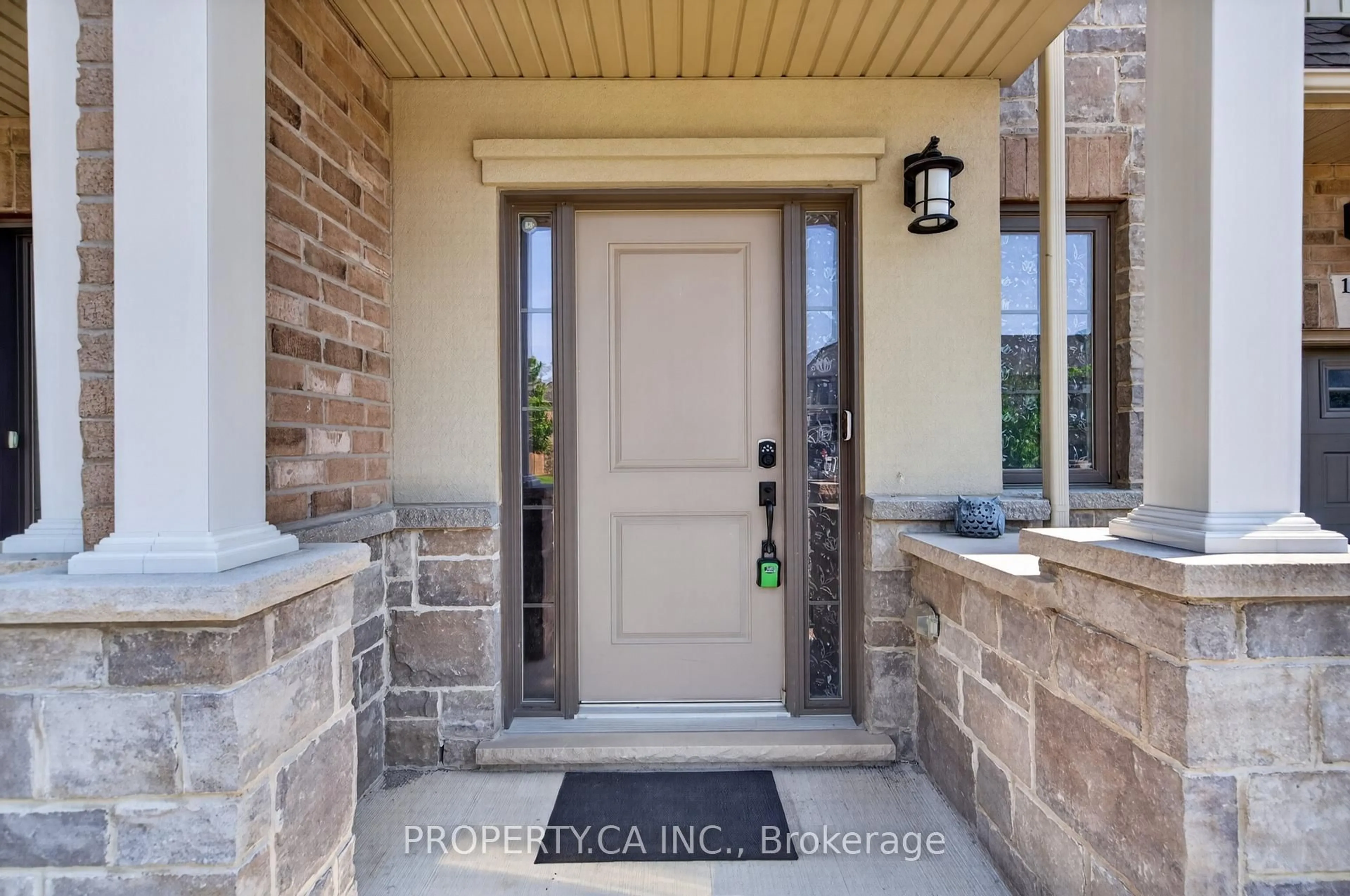 Indoor entryway for 107 Dennis Dr, West Lincoln Ontario L0R 2A0