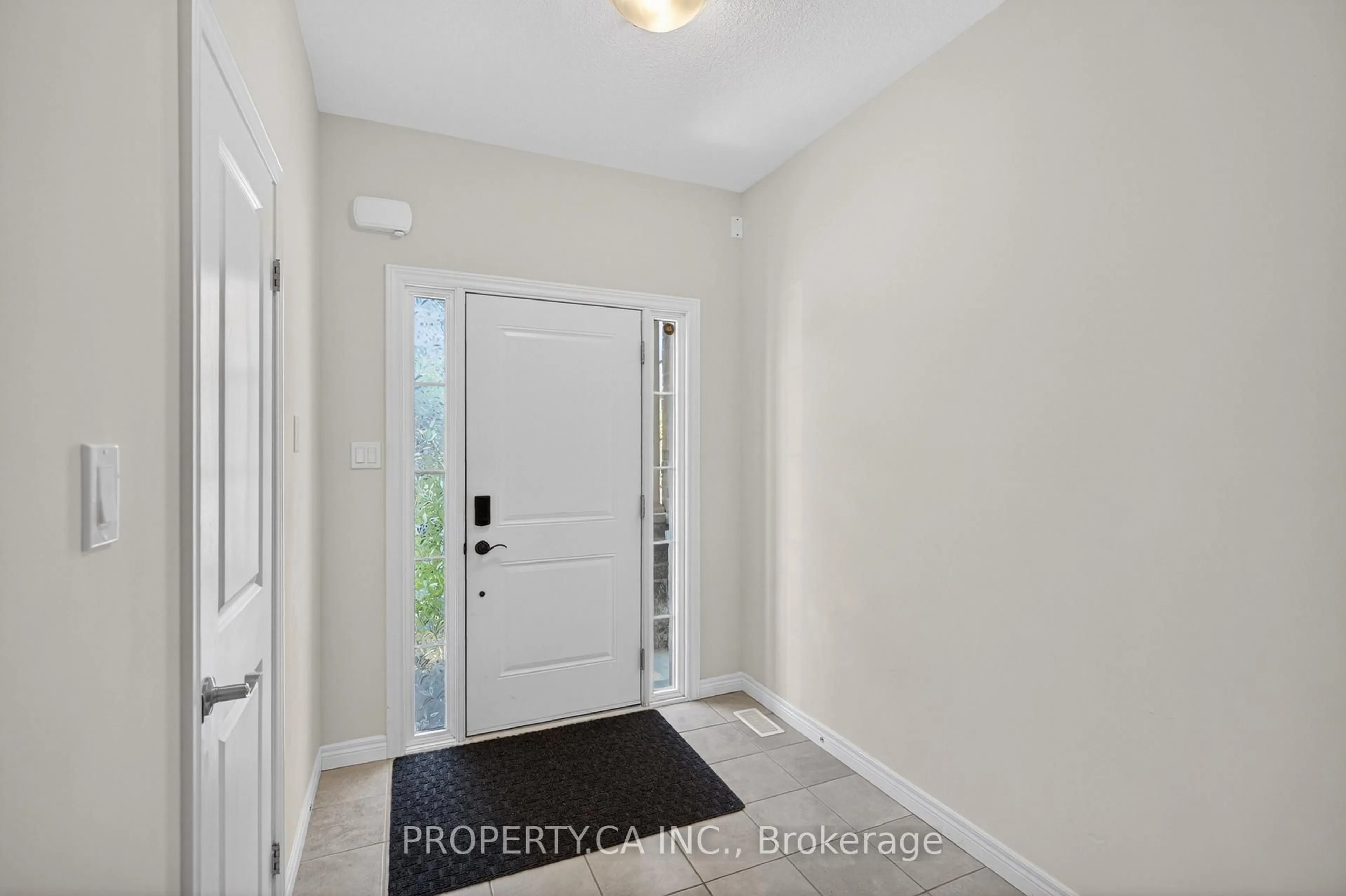 Indoor entryway for 107 Dennis Dr, West Lincoln Ontario L0R 2A0