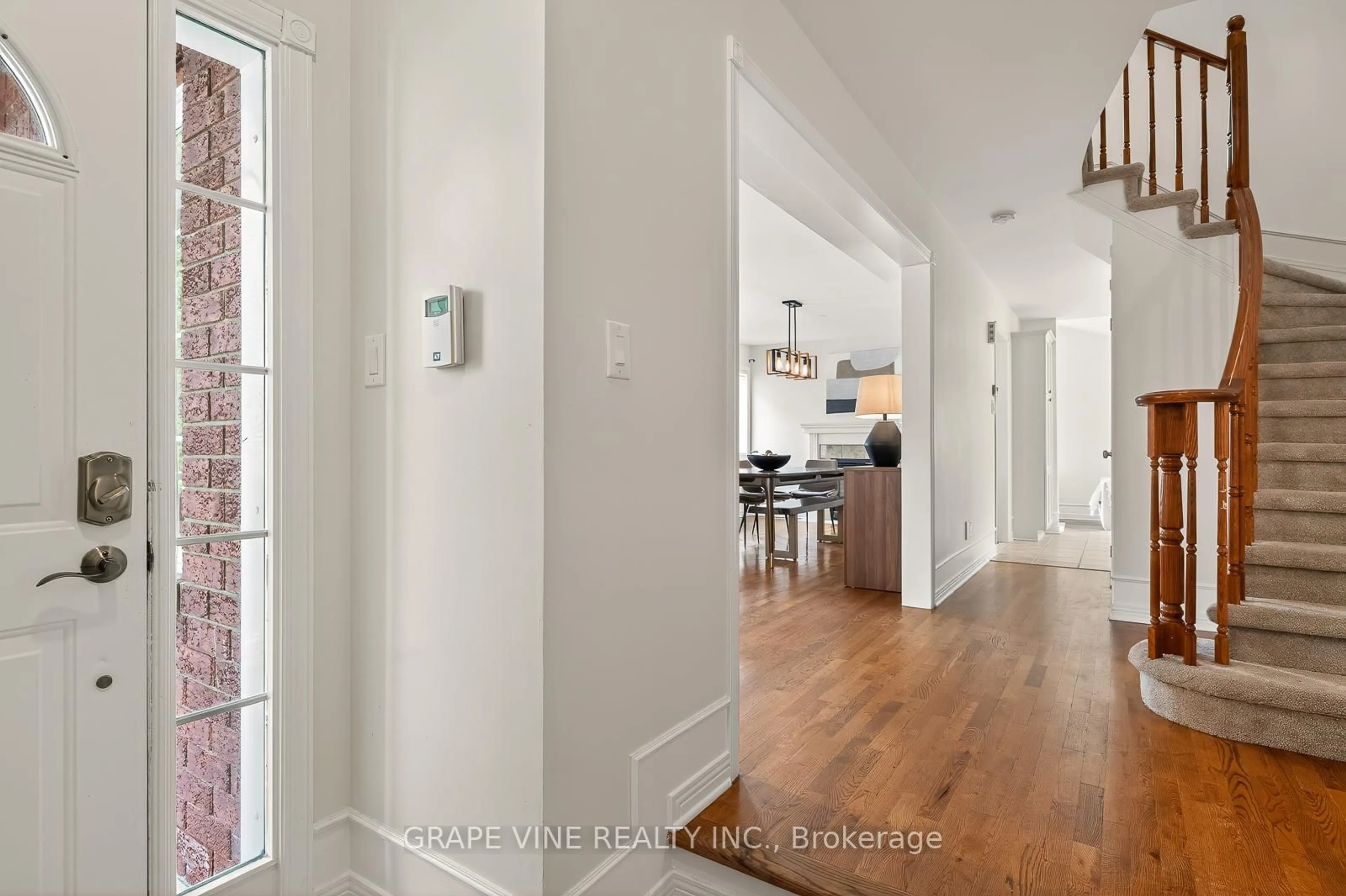 Indoor entryway for 57 Rivergreen Cres, Ottawa Ontario K2M 2W9