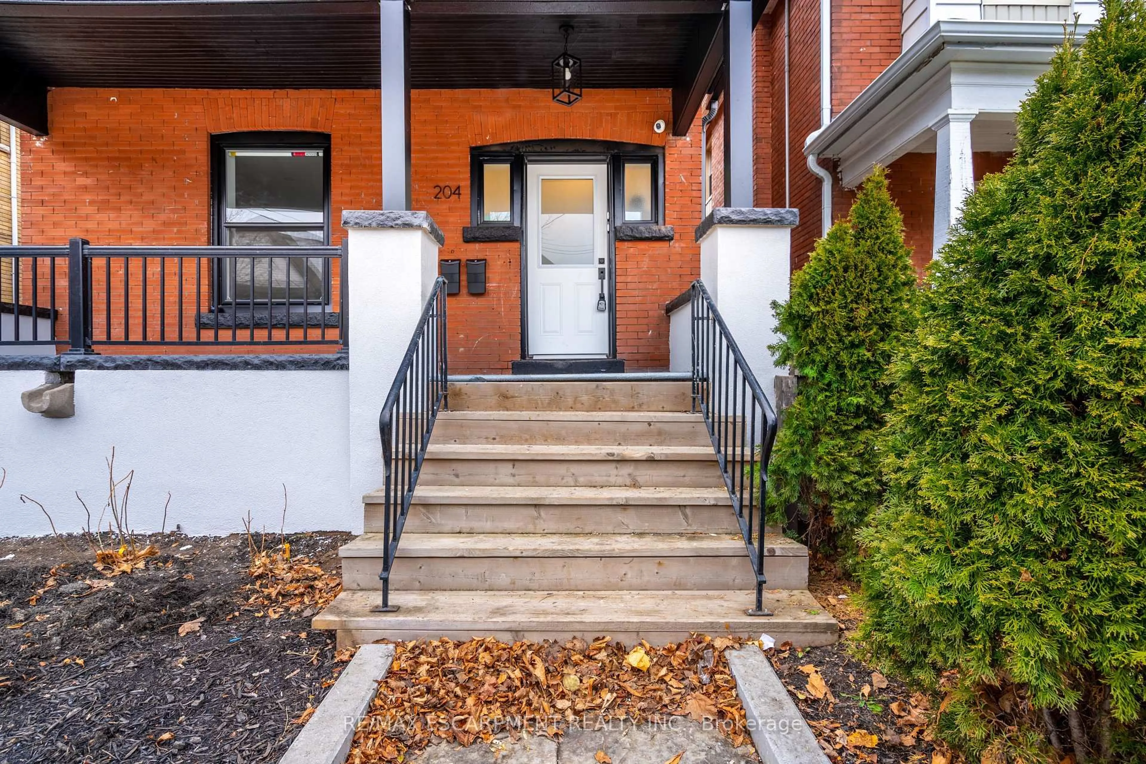 Unknown for 204 Balsam Ave, Hamilton Ontario L8M 3B8