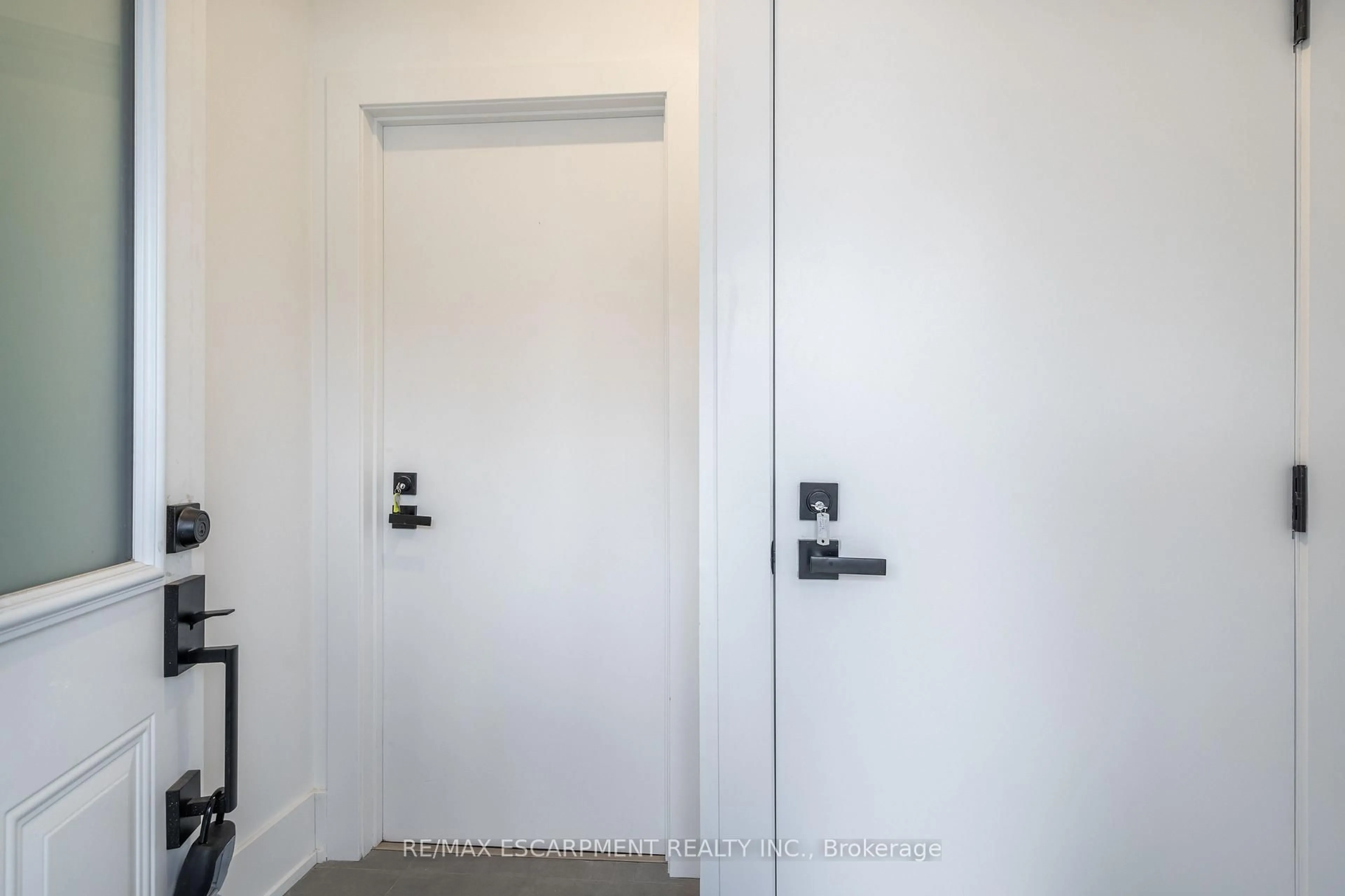 Unknown for 204 Balsam Ave, Hamilton Ontario L8M 3B8