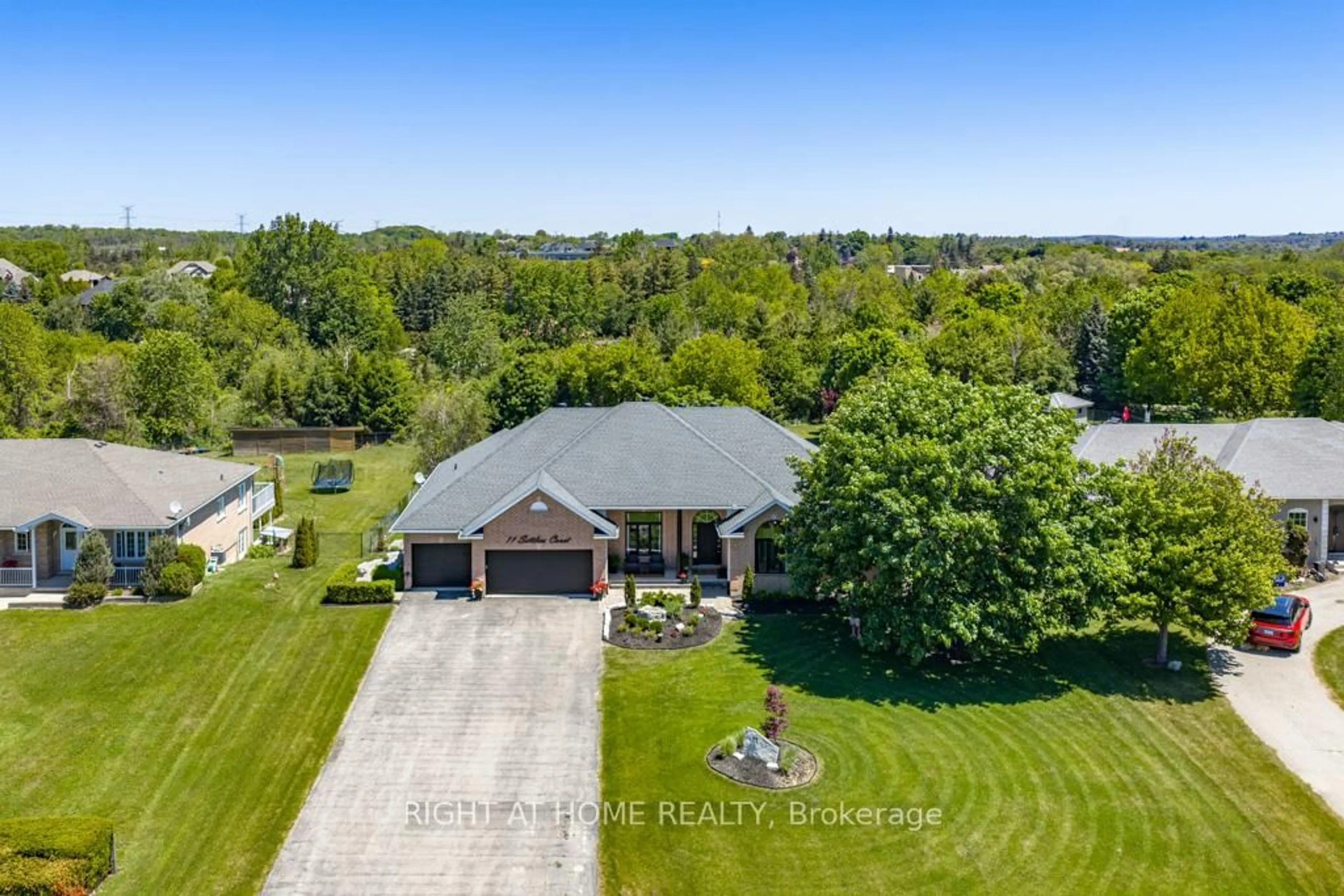 A pic from outside/outdoor area/front of a property/back of a property/a pic from drone, water/lake/river/ocean view for 11 Settlers Crt, Puslinch Ontario N0B 2C0