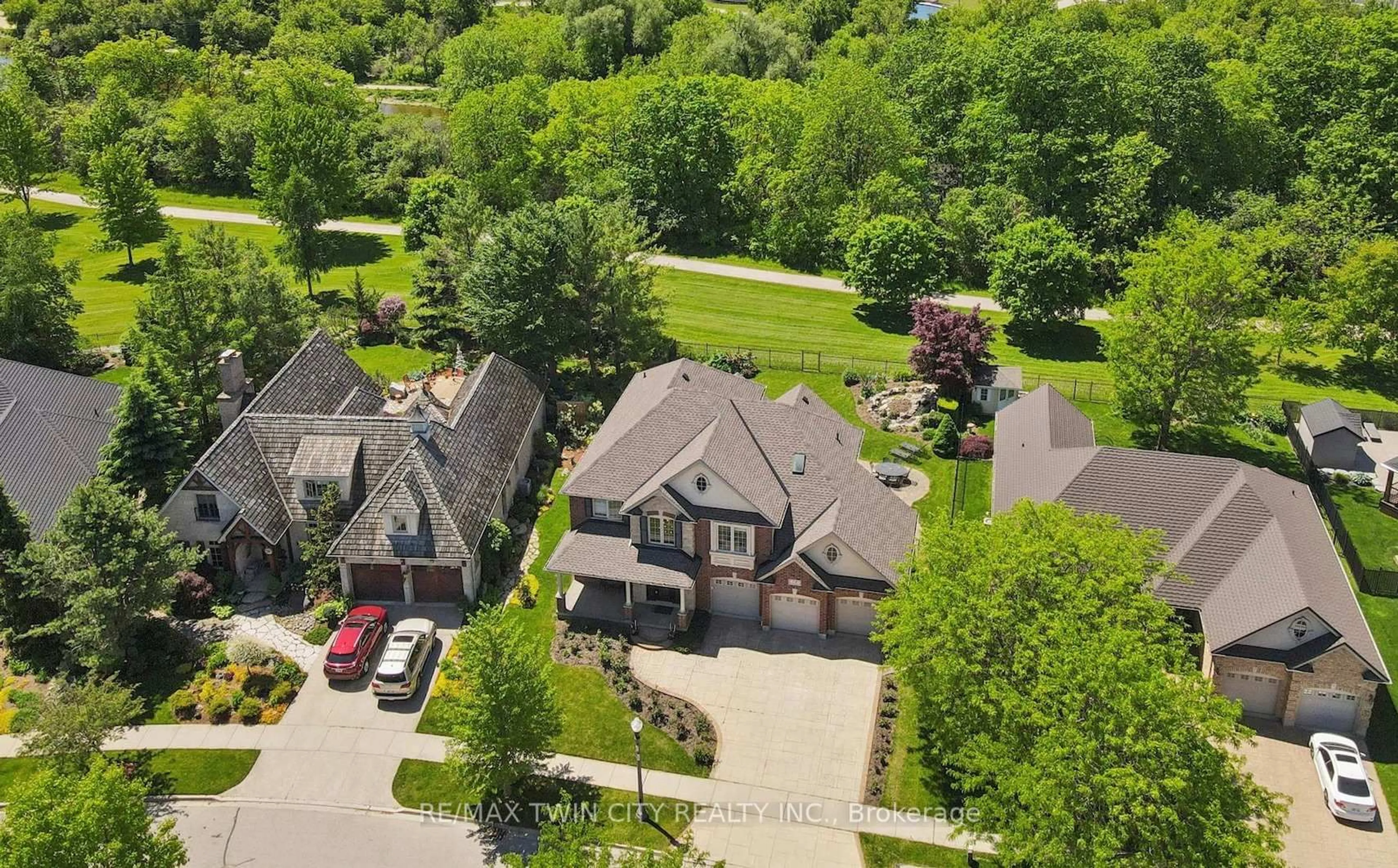 A pic from outside/outdoor area/front of a property/back of a property/a pic from drone, street for 74 Pennsylvania Cres, Kitchener Ontario N2P 2S6