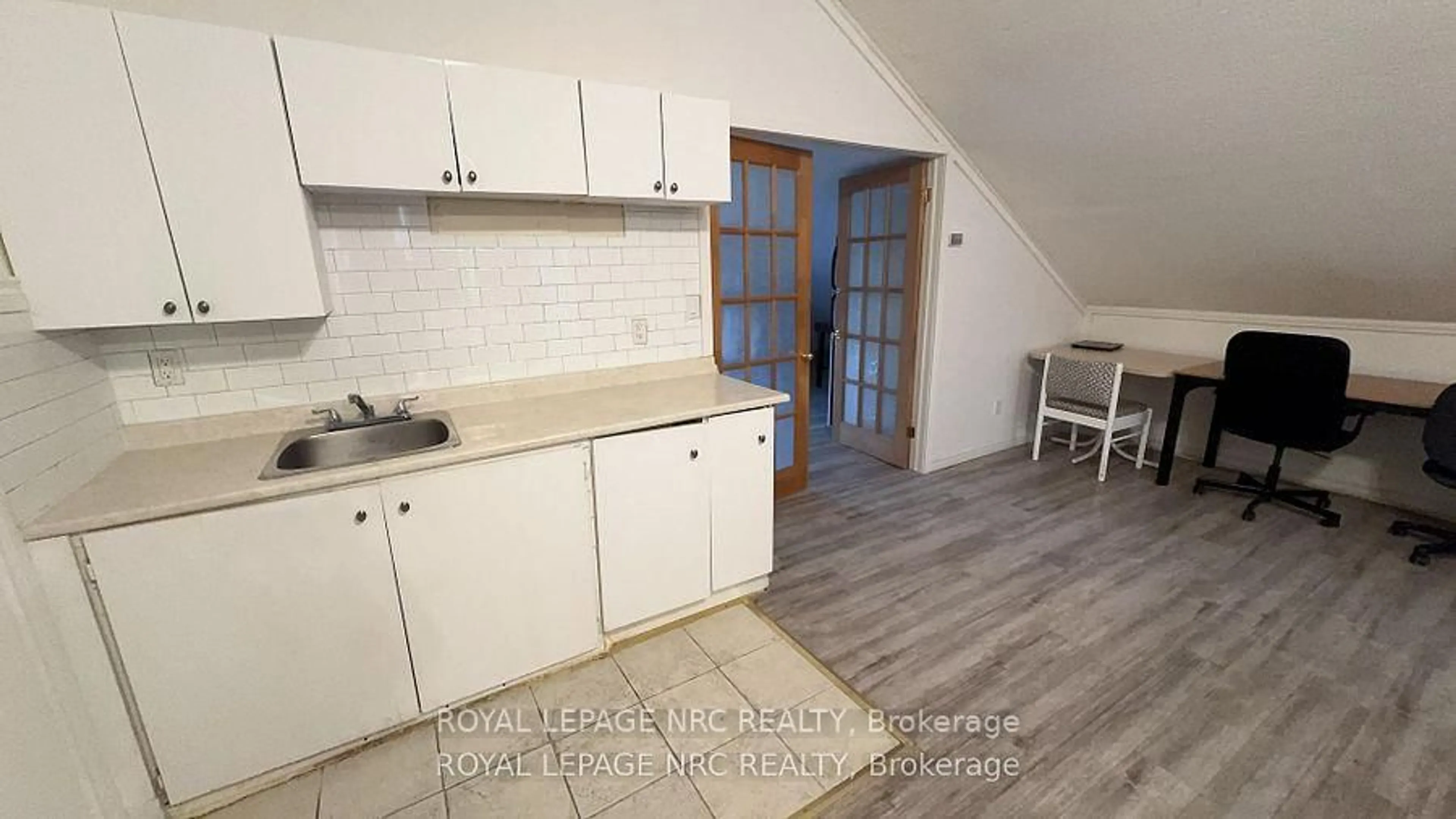 Standard kitchen, unknown for 6 Pearl Ann Dr, St. Catharines Ontario L2T 3B3