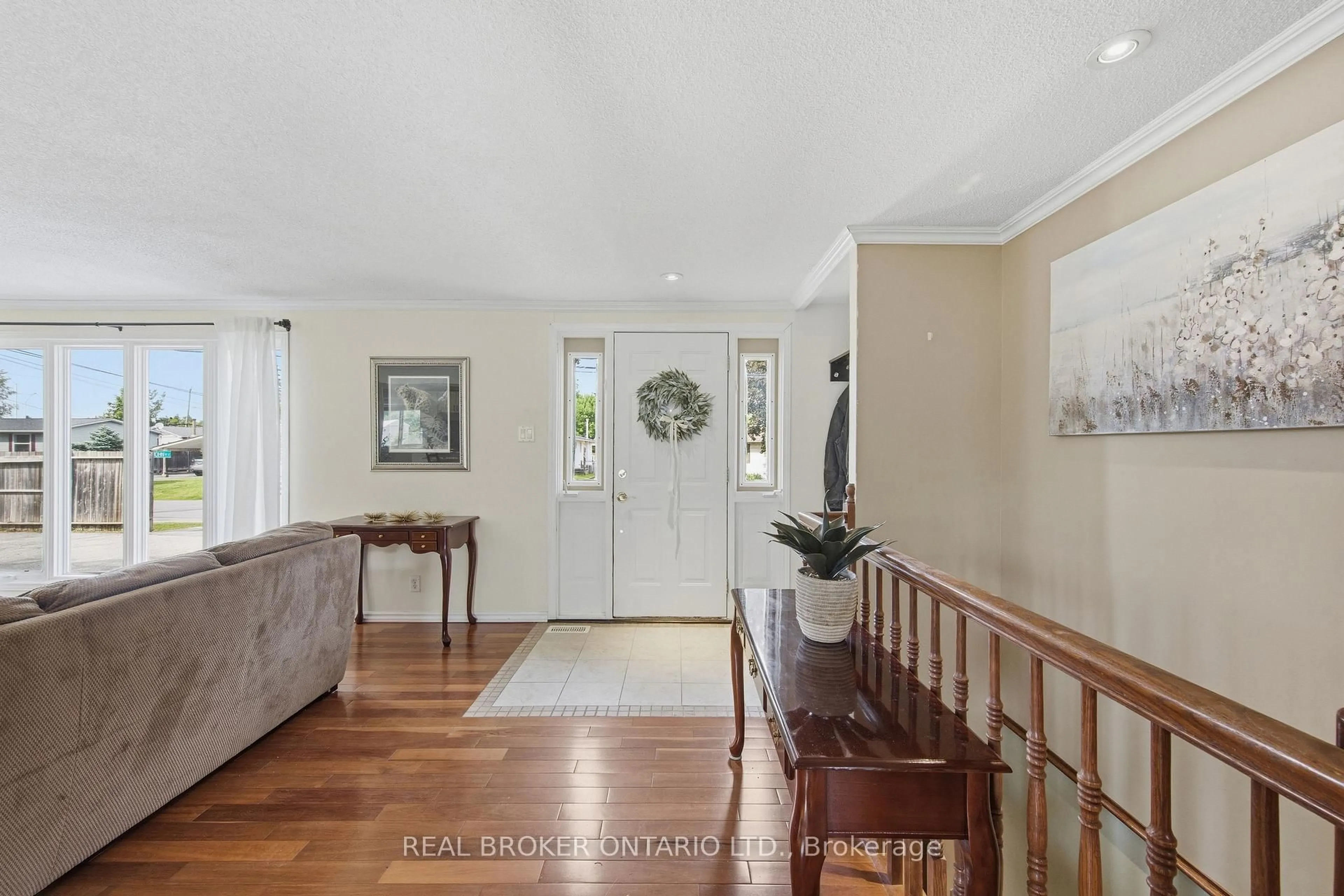 Indoor entryway for 606 Lydia St, North Grenville Ontario K0G 1J0