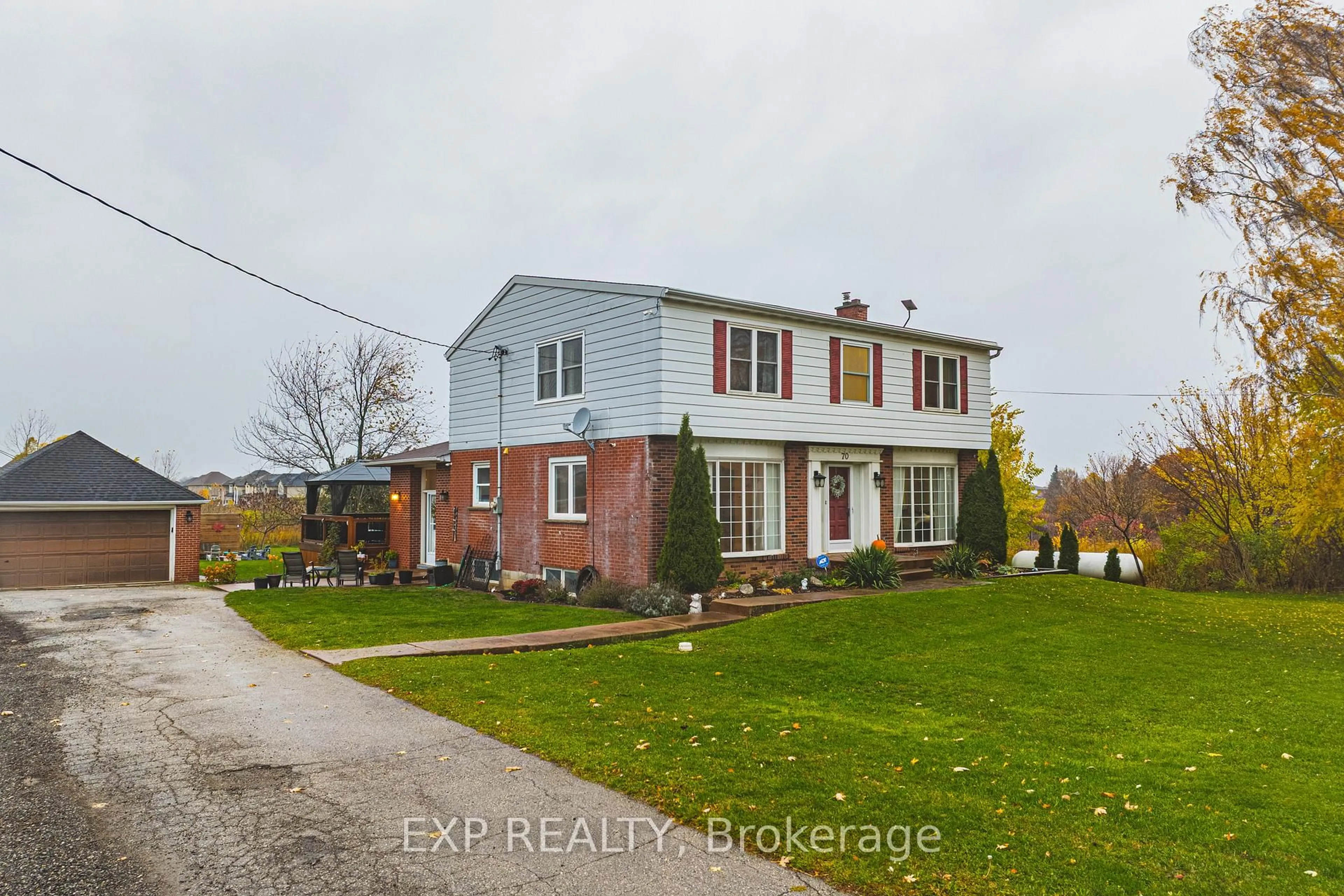 A pic from outside/outdoor area/front of a property/back of a property/a pic from drone, street for 70 Webster Rd, Hamilton Ontario L8G 5E9