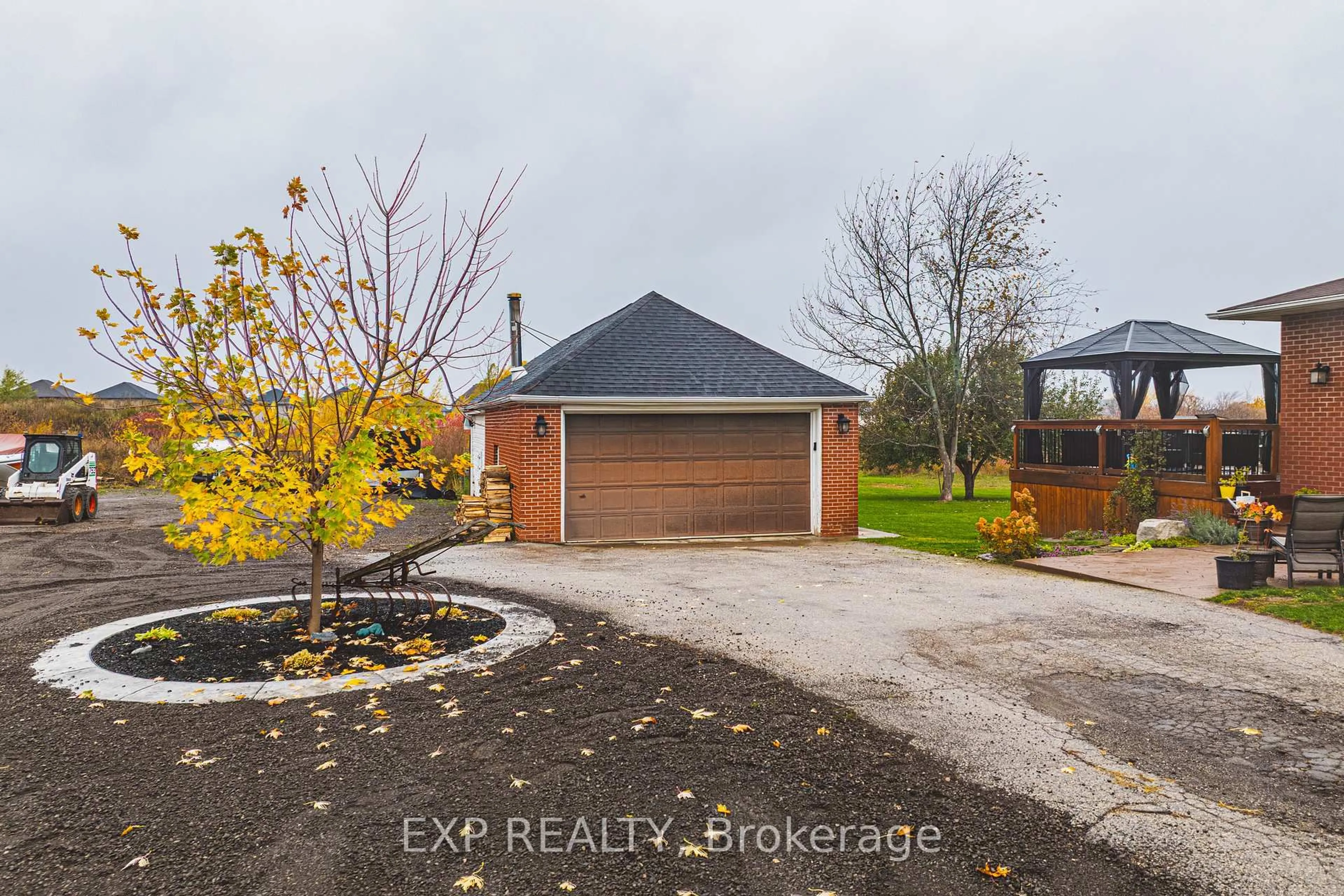 A pic from outside/outdoor area/front of a property/back of a property/a pic from drone, street for 70 Webster Rd, Hamilton Ontario L8G 5E9