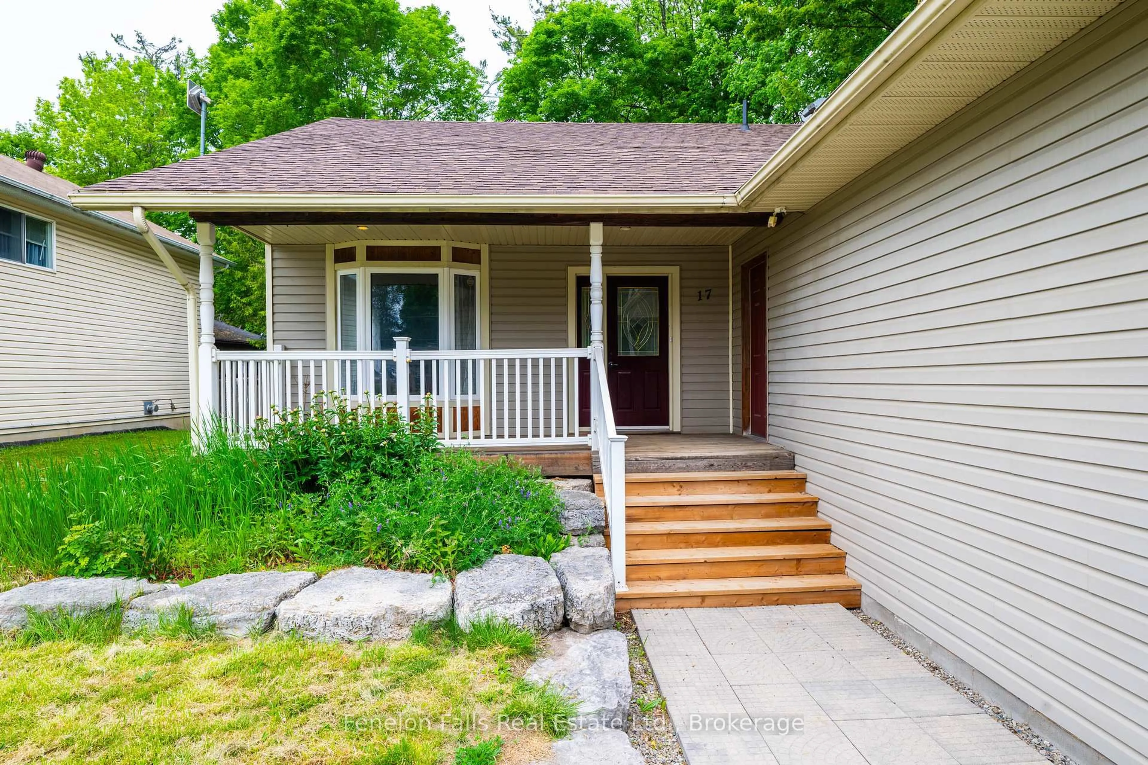 Home with vinyl exterior material, street for 17 Short St, Kawartha Lakes Ontario K0M 1N0