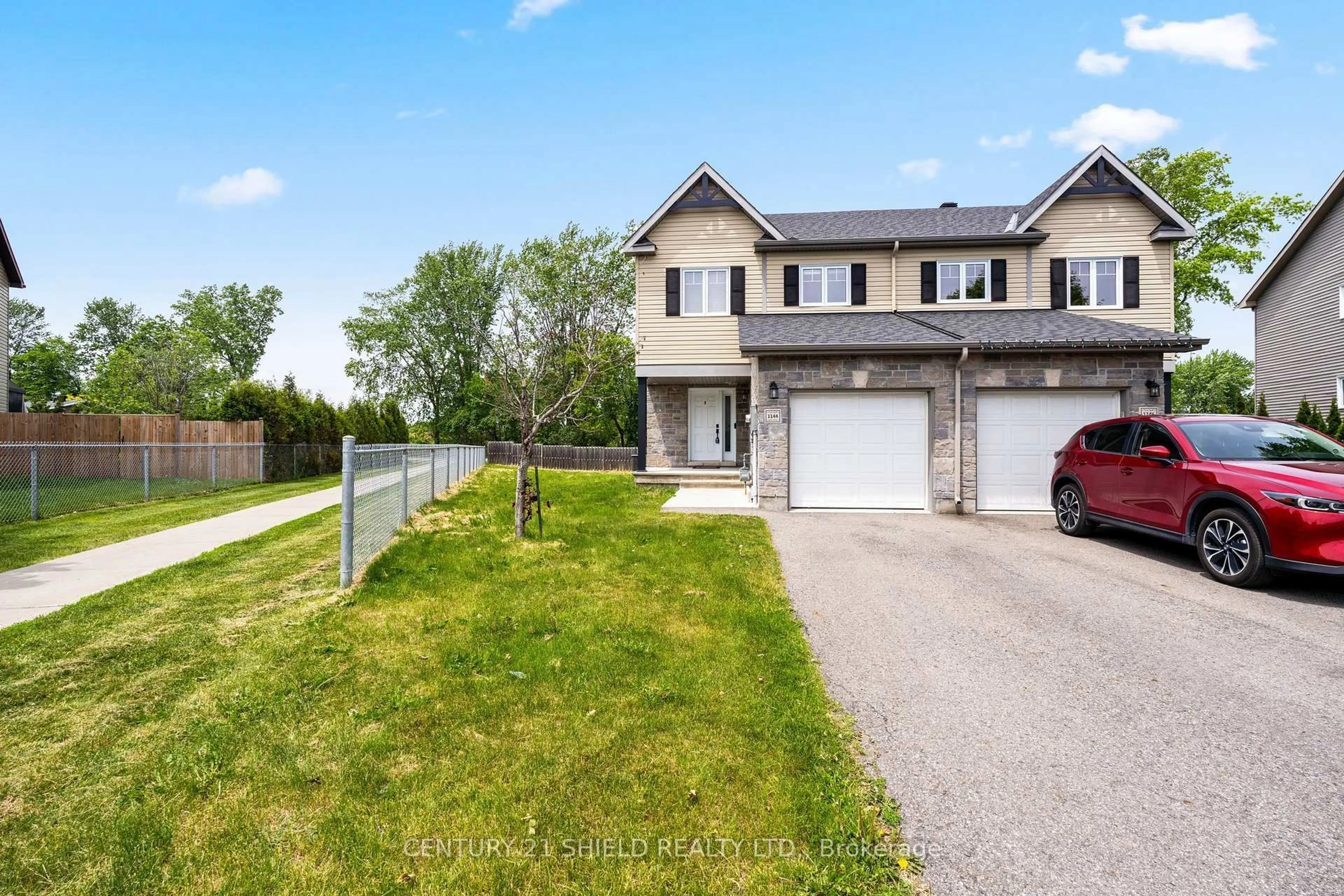 A pic from outside/outdoor area/front of a property/back of a property/a pic from drone, street for 1144 CLEMENT Crt, Cornwall Ontario K6H 0G3