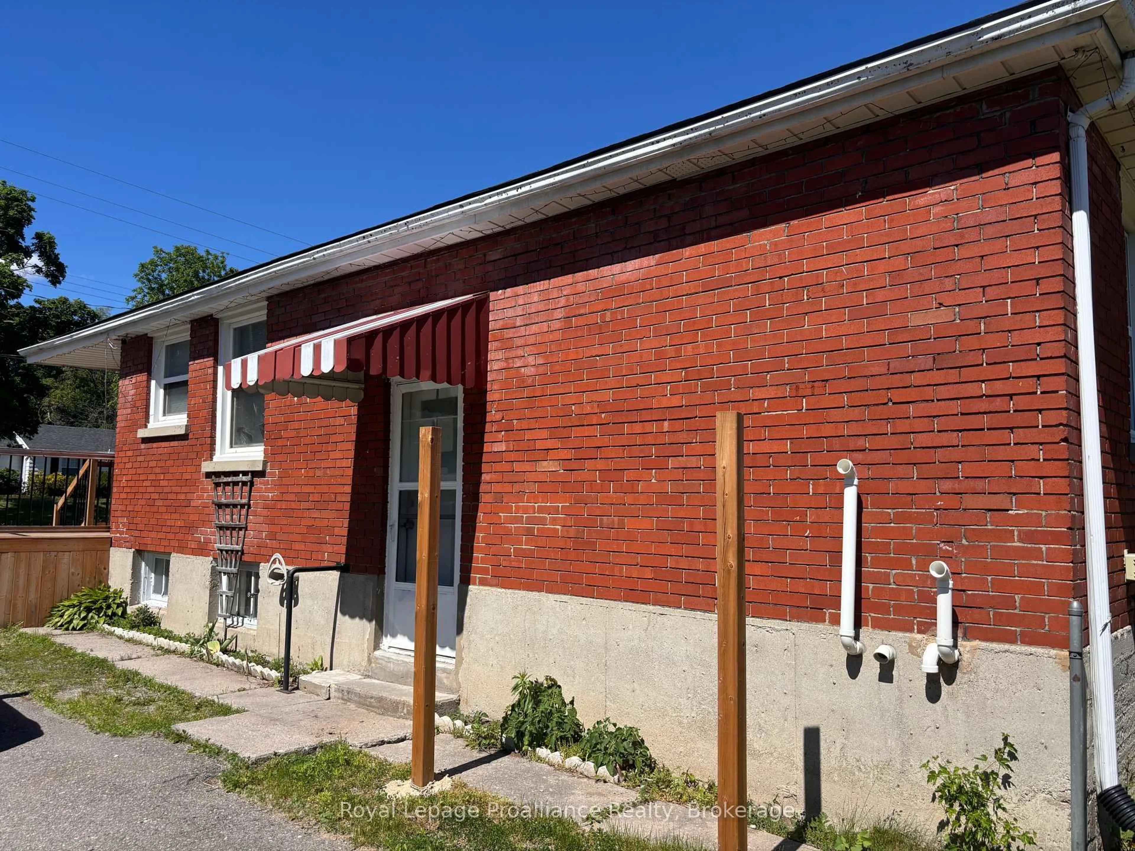 Home with brick exterior material, building for 355 Bridge St, Belleville Ontario K8N 1P7