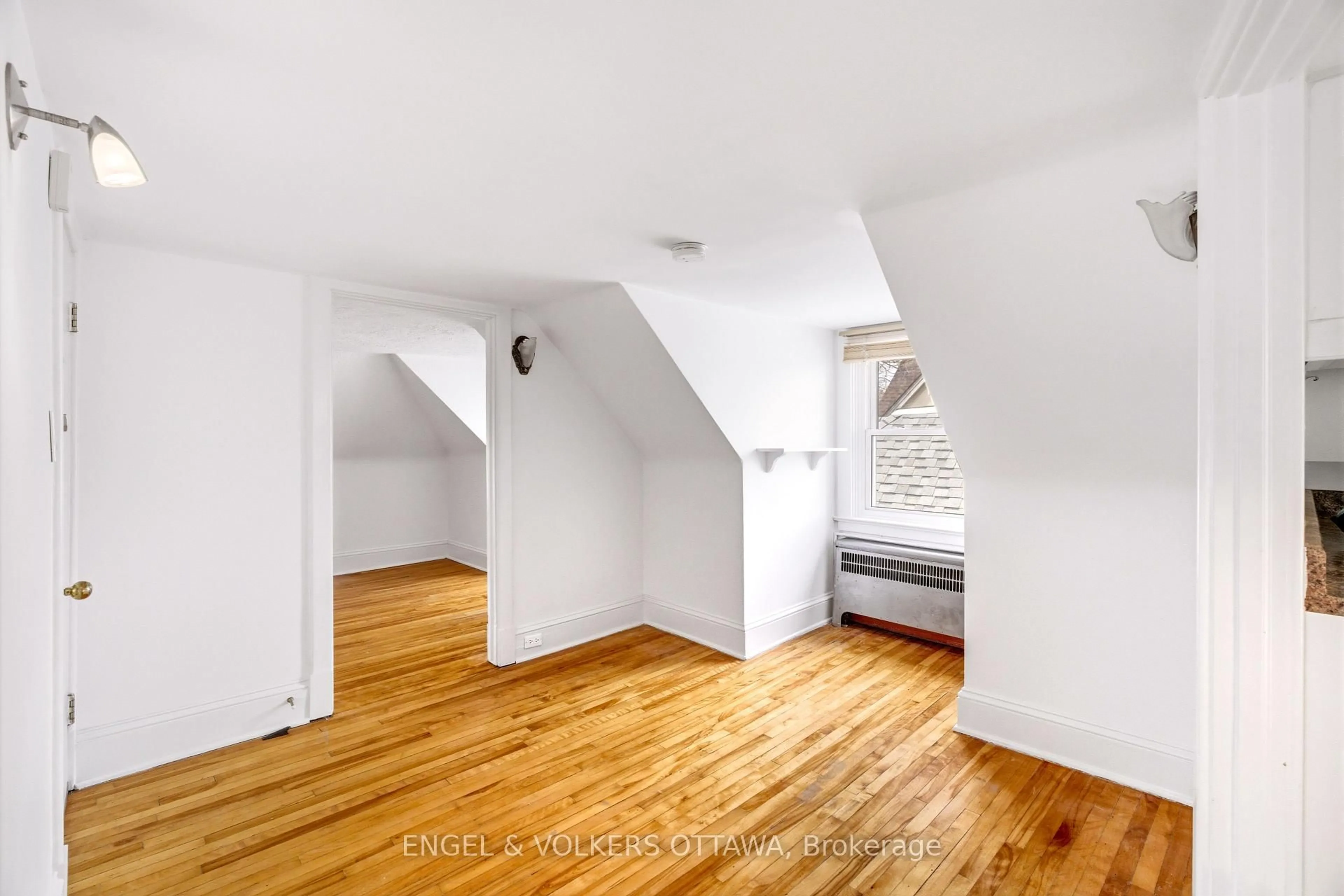 A pic of a room for 491 Mcleod St, Ottawa Ontario K1R 5P7