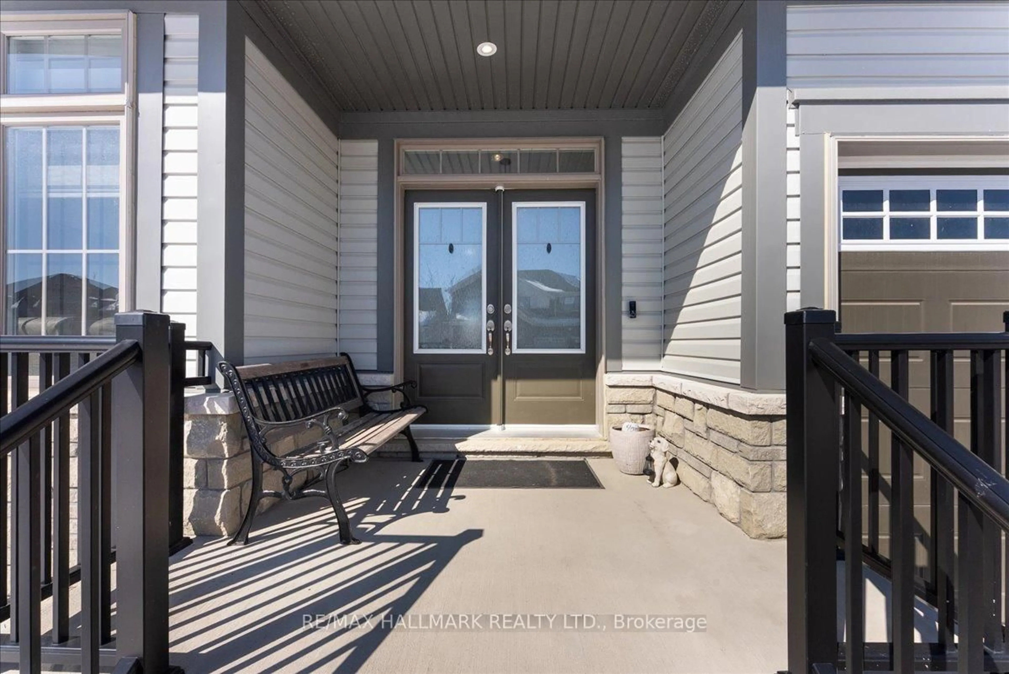 Indoor entryway for 106 Rea Dr, Centre Wellington Ontario N1M 0J8