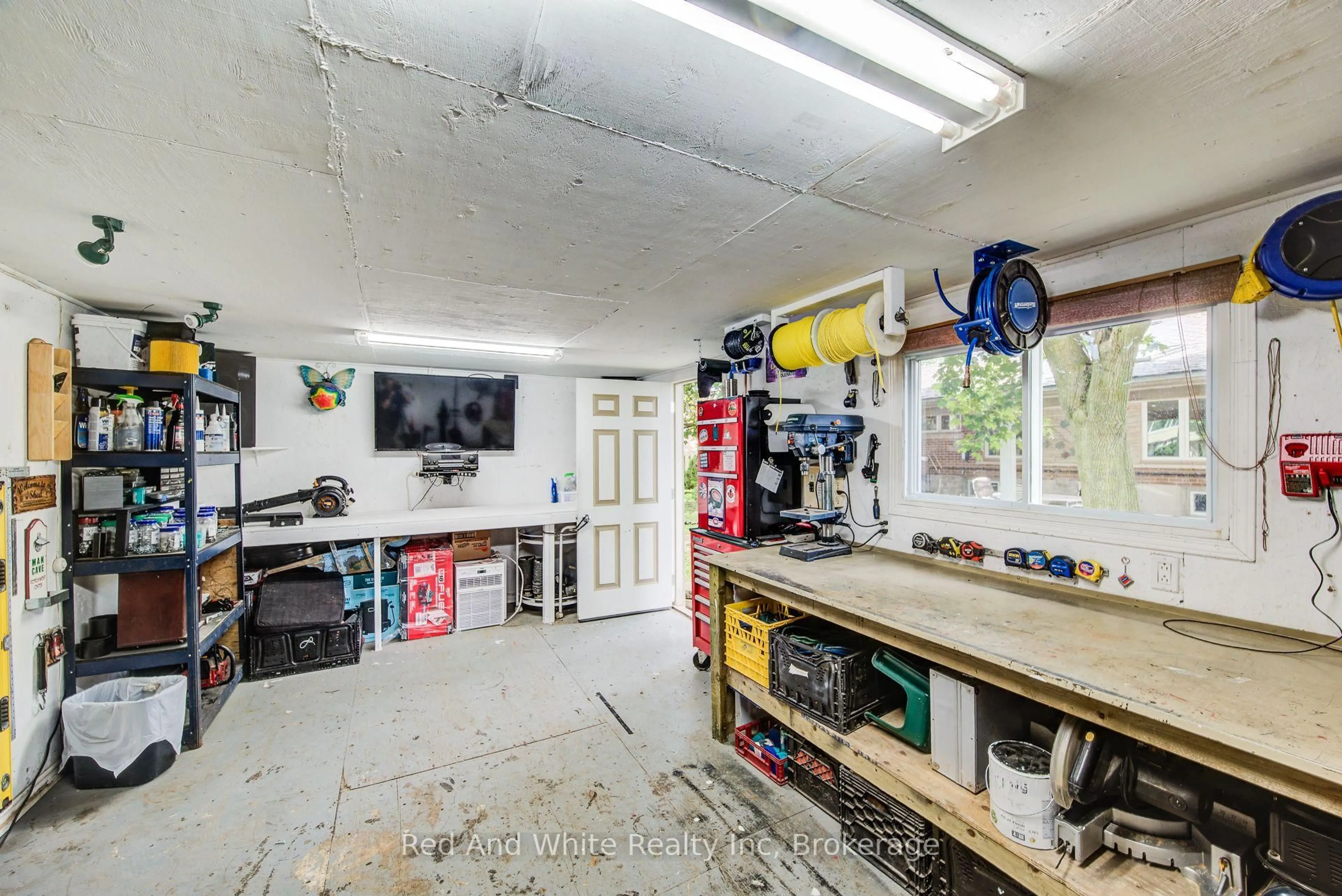 Indoor garage for 192 Warren Rd, Kitchener Ontario N2M 4T7
