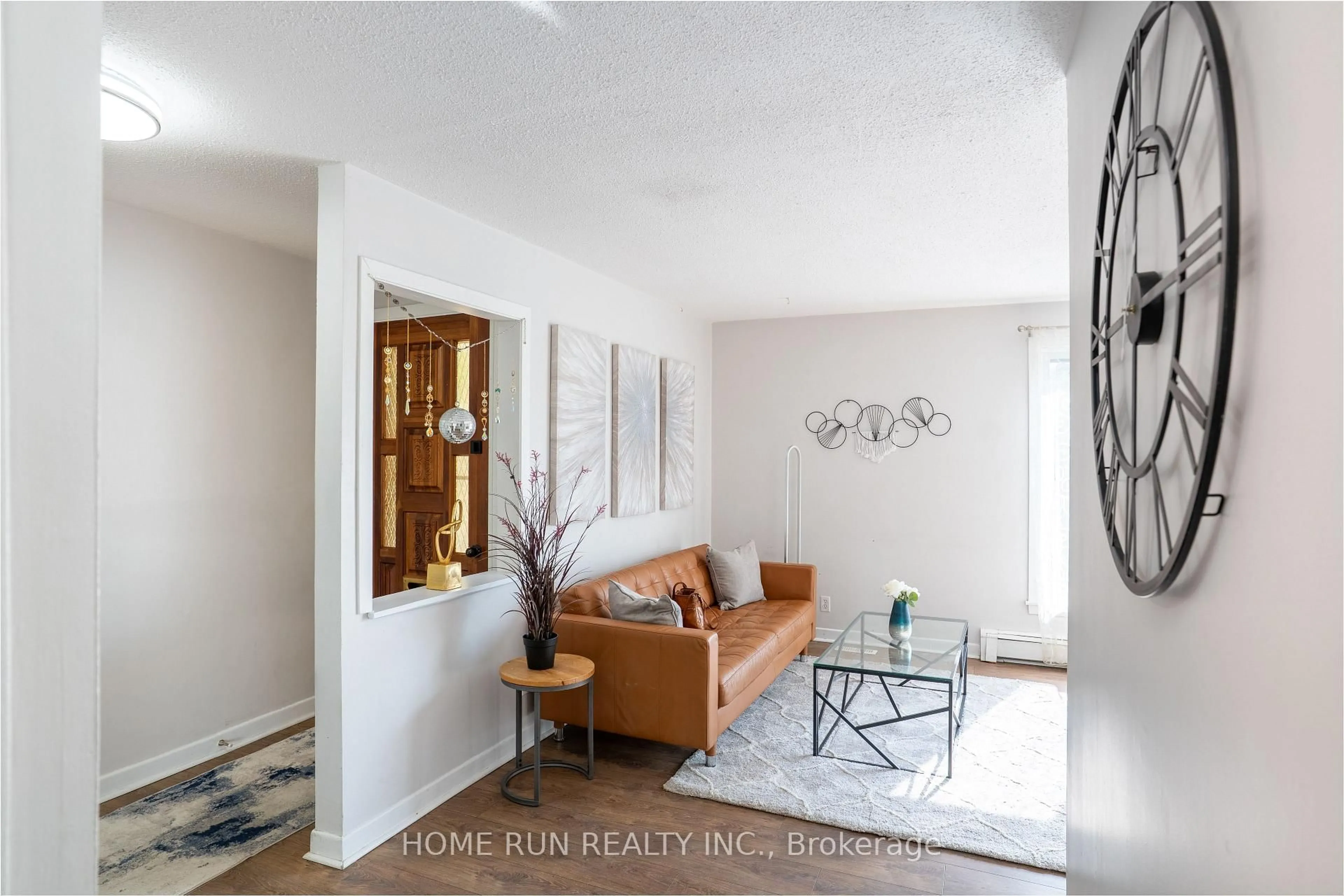 Indoor entryway for 313 Savard Ave, Ottawa Ontario K1L 7S1