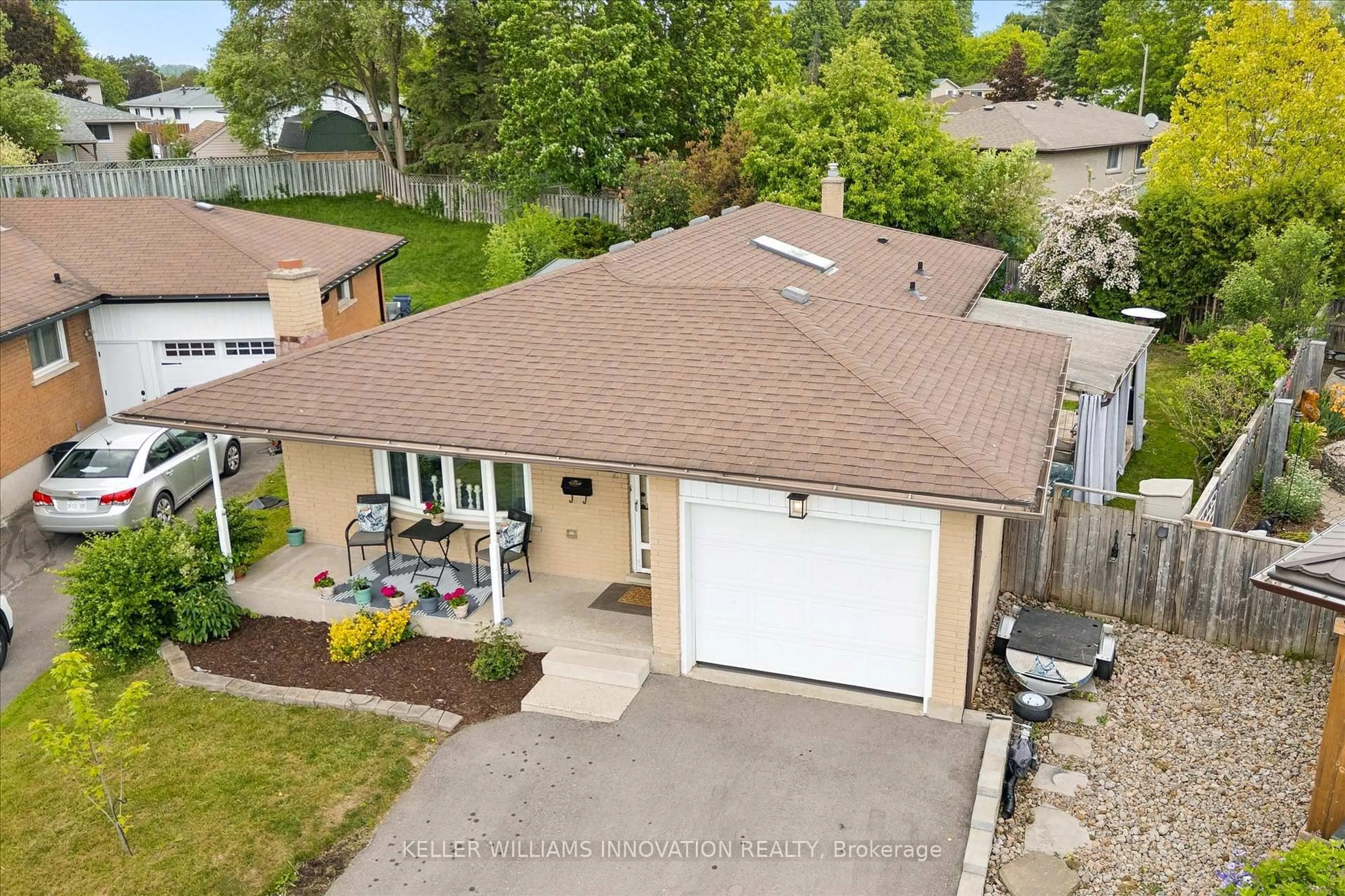 A pic from outside/outdoor area/front of a property/back of a property/a pic from drone, street for 22 Brookside Cres, Kitchener Ontario N2N 1H1