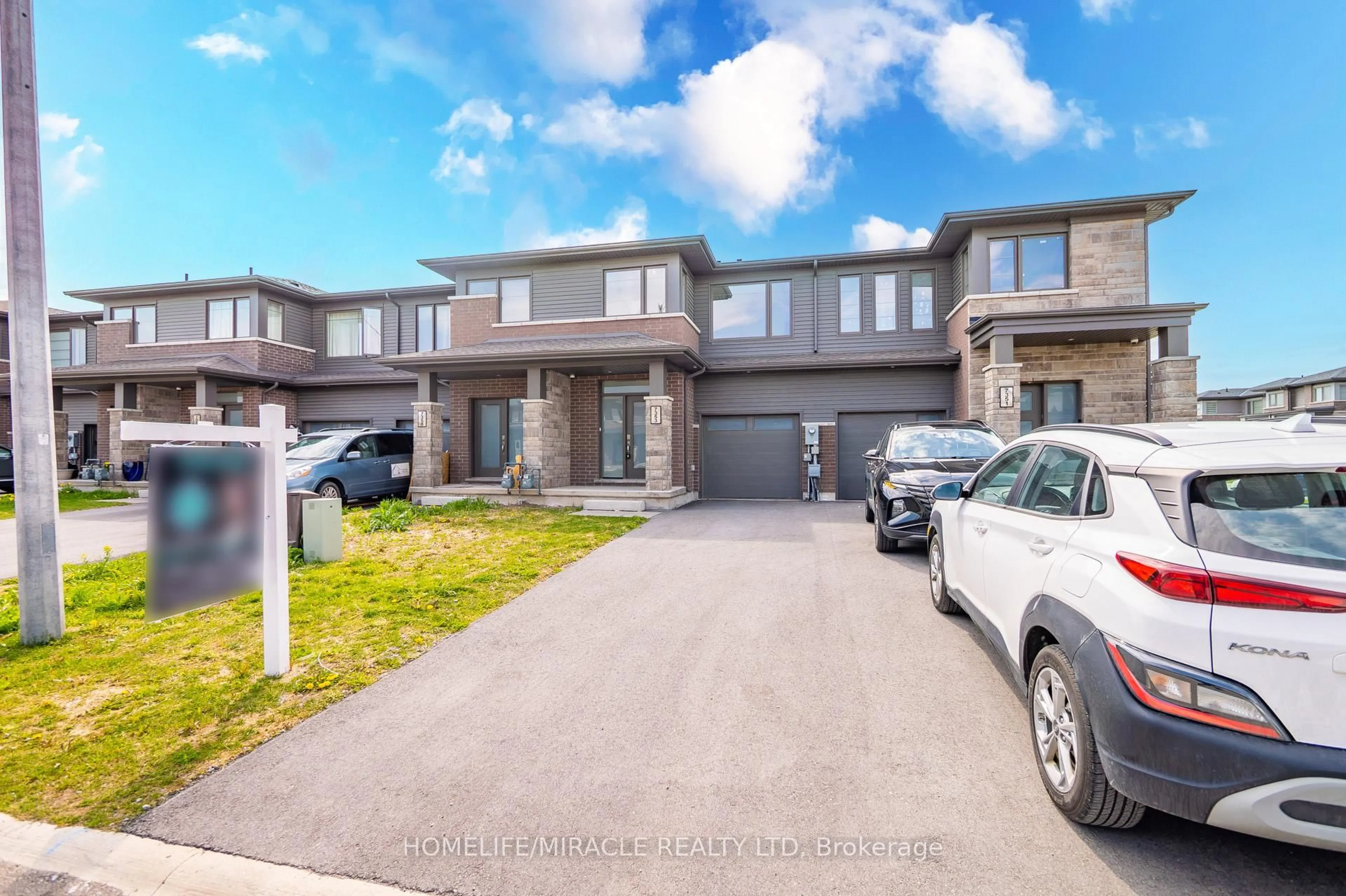 A pic from outside/outdoor area/front of a property/back of a property/a pic from drone, street for 7353 Marvel Dr, Niagara Falls Ontario L2H 3V5